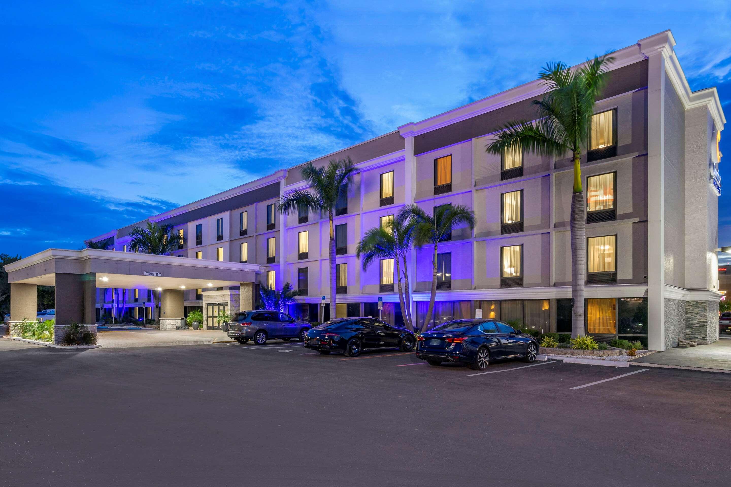 Comfort Inn and Suites Airport — photo 5