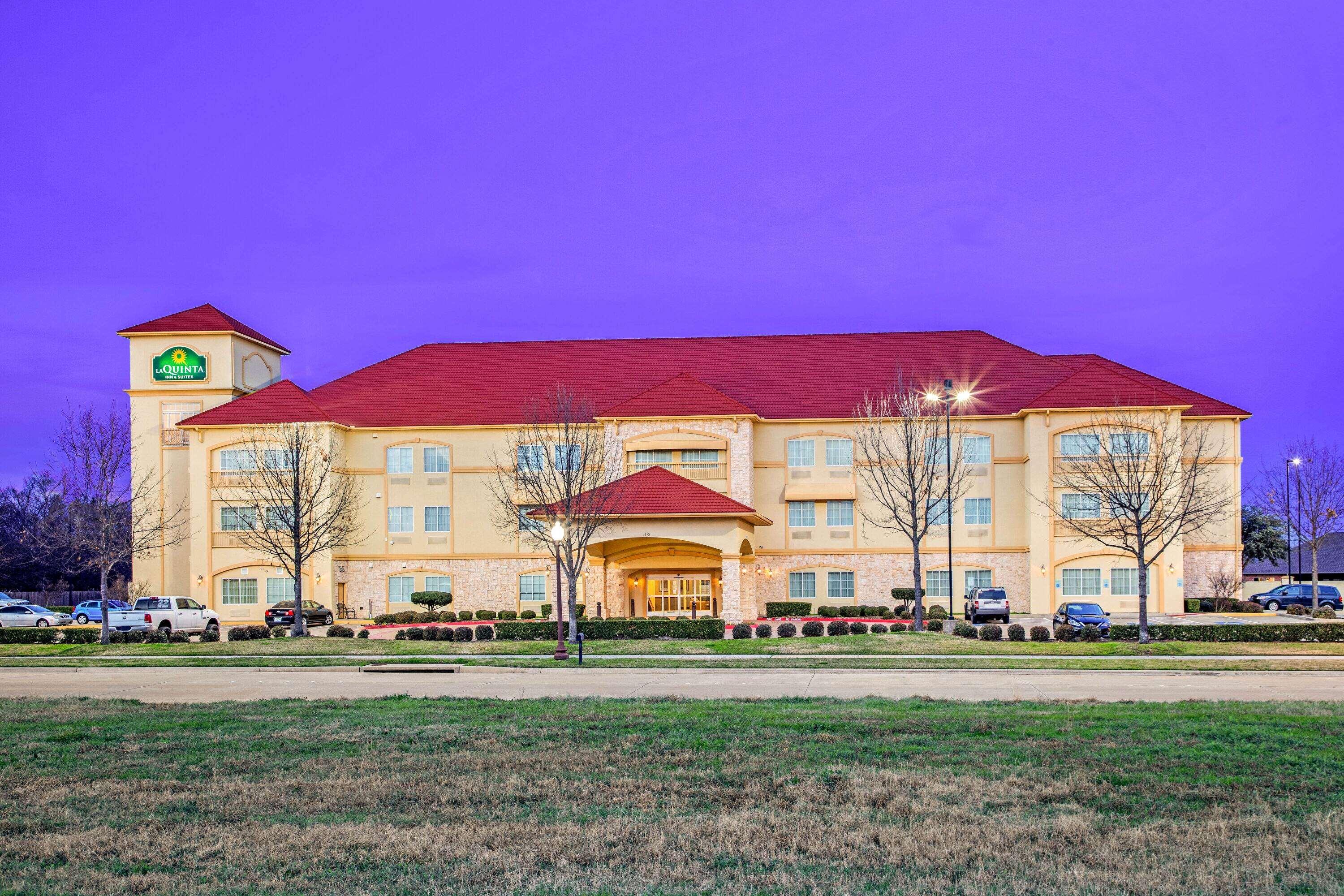 La Quinta Inn & Suites Ennis — photo 3