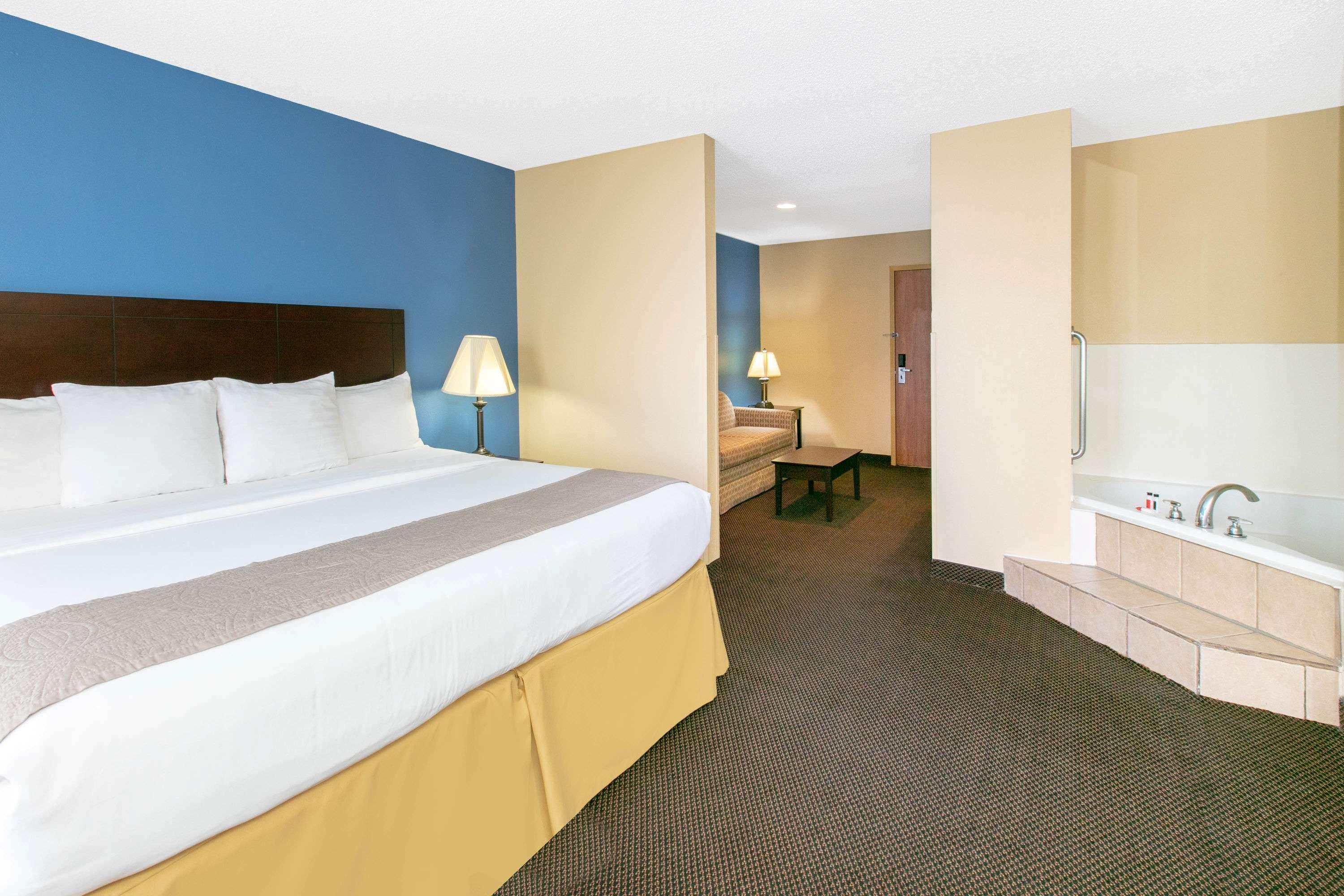 Days Inn Tulsa Central — photo 4