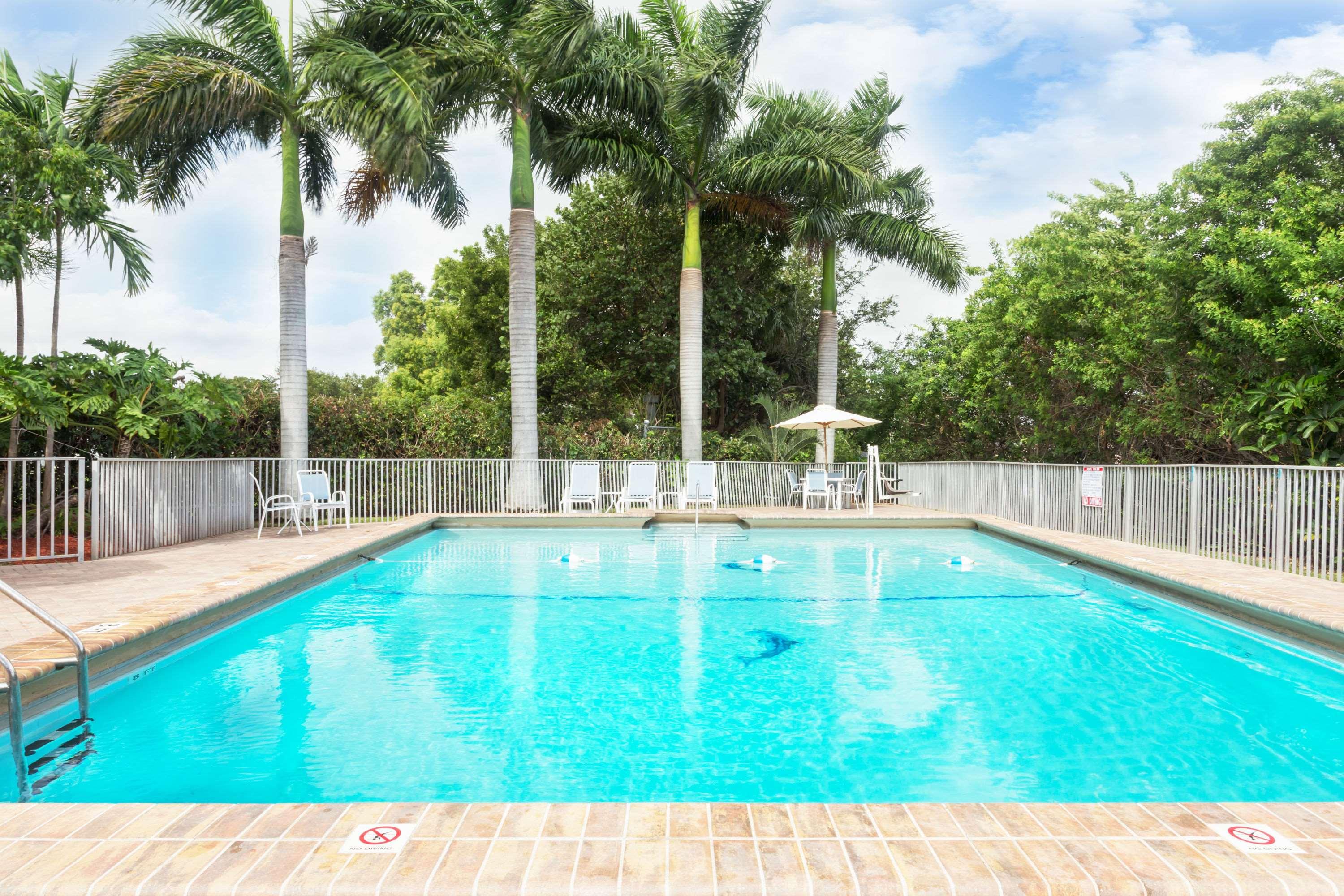 Days Inn by Wyndham Fort Lauderdale-Oakland Park Airport N — photo 4
