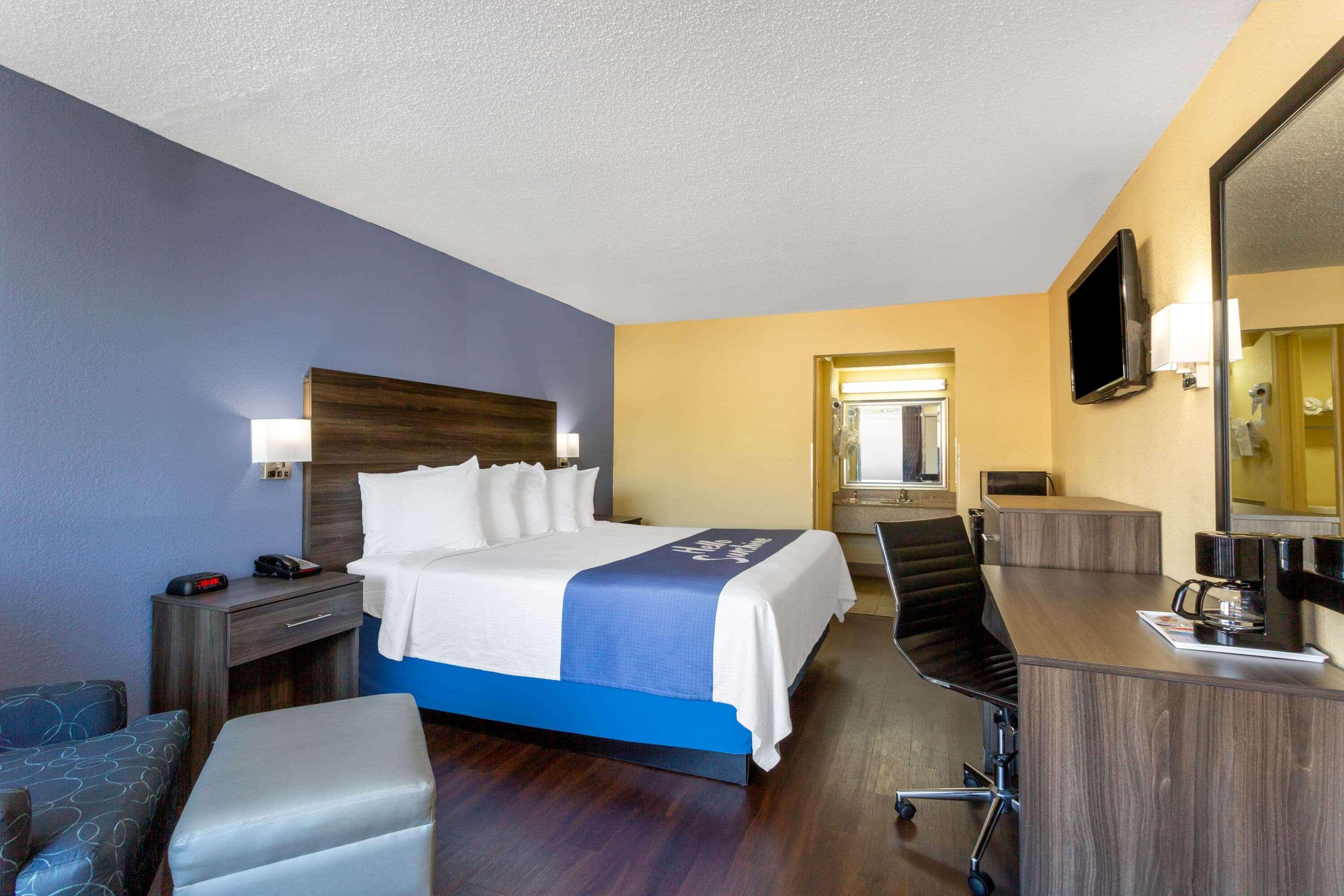 Days Inn by Wyndham Hampton Near Coliseum Convention Center — photo 5