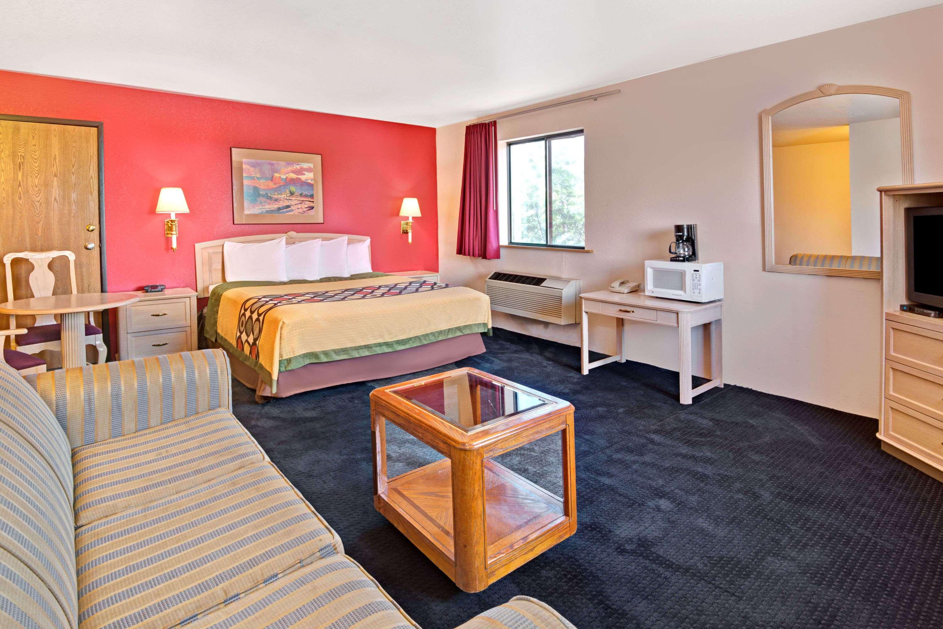Super 8 by Wyndham Albuquerque West/Coors Blvd — photo 4