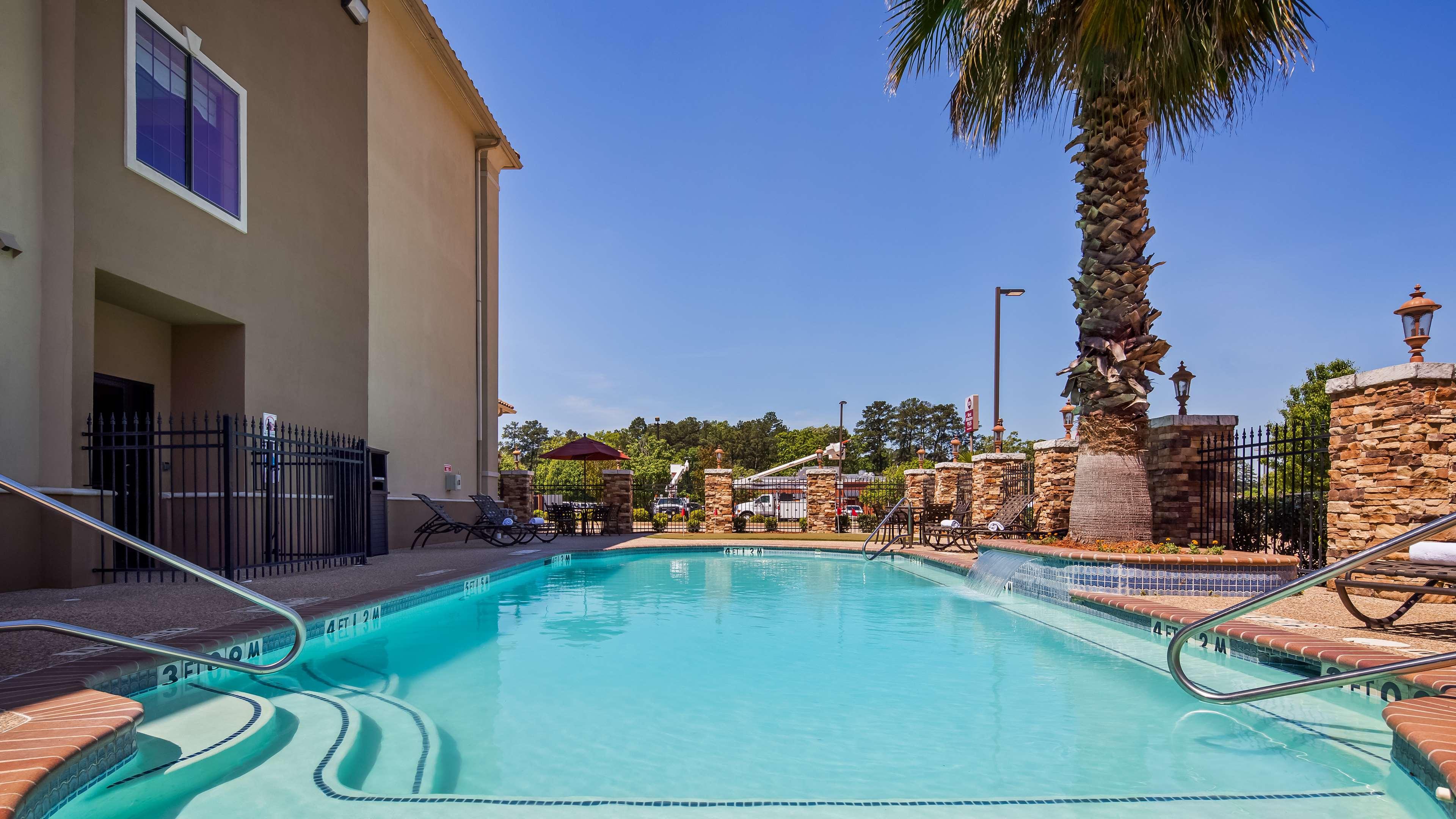 Best Western Plus Crown Colony Inn & Suites — photo 4