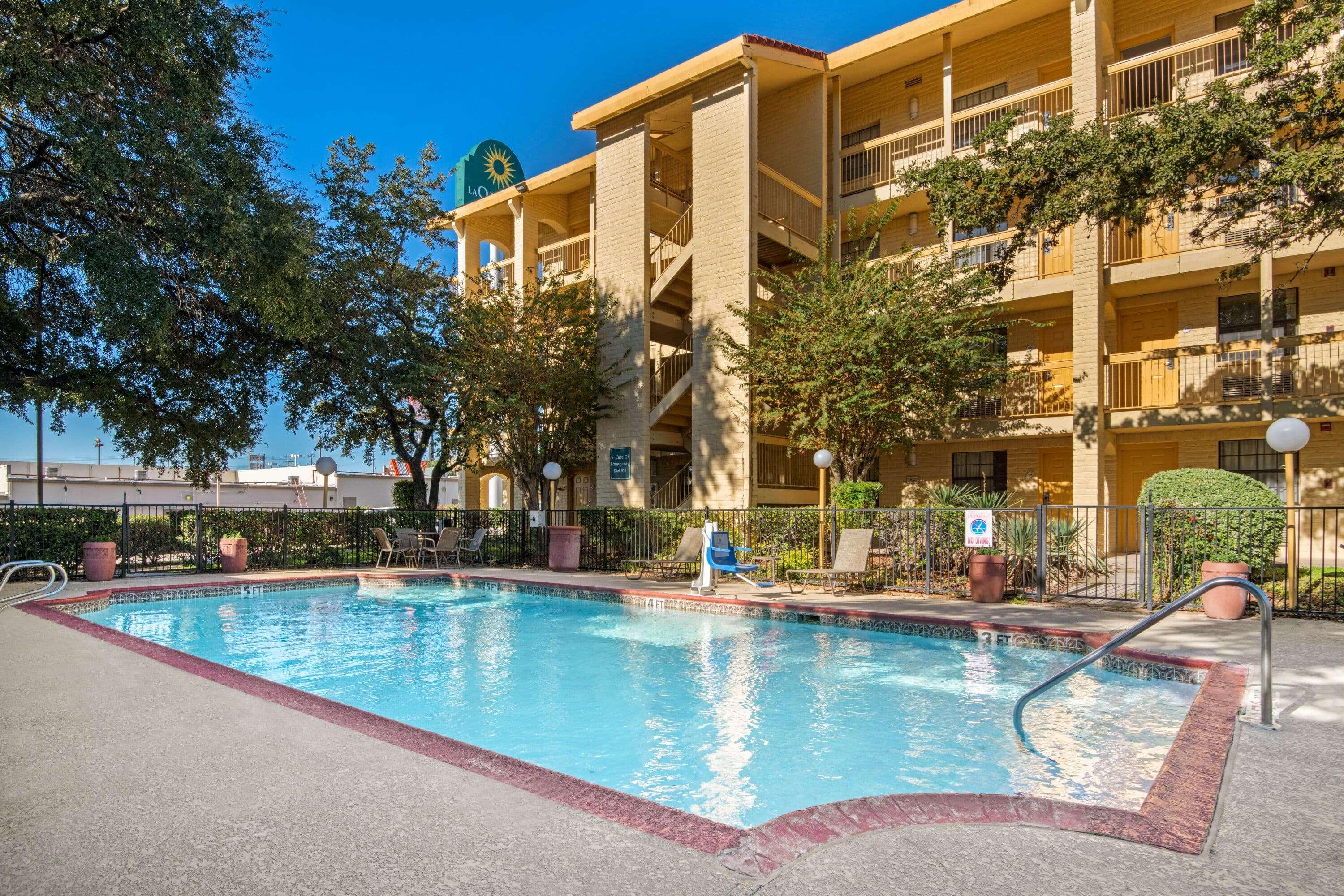 La Quinta Inn by Wyndham San Antonio I-35 N at Toepperwein — photo 4