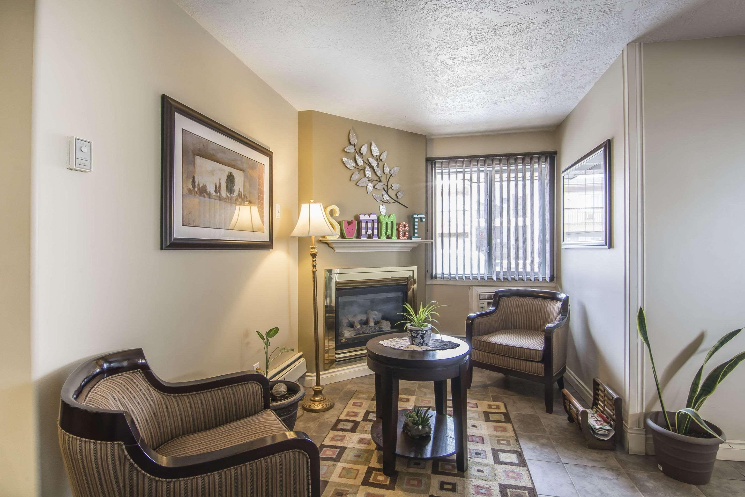 Econo Lodge Inn & Suites — photo 4