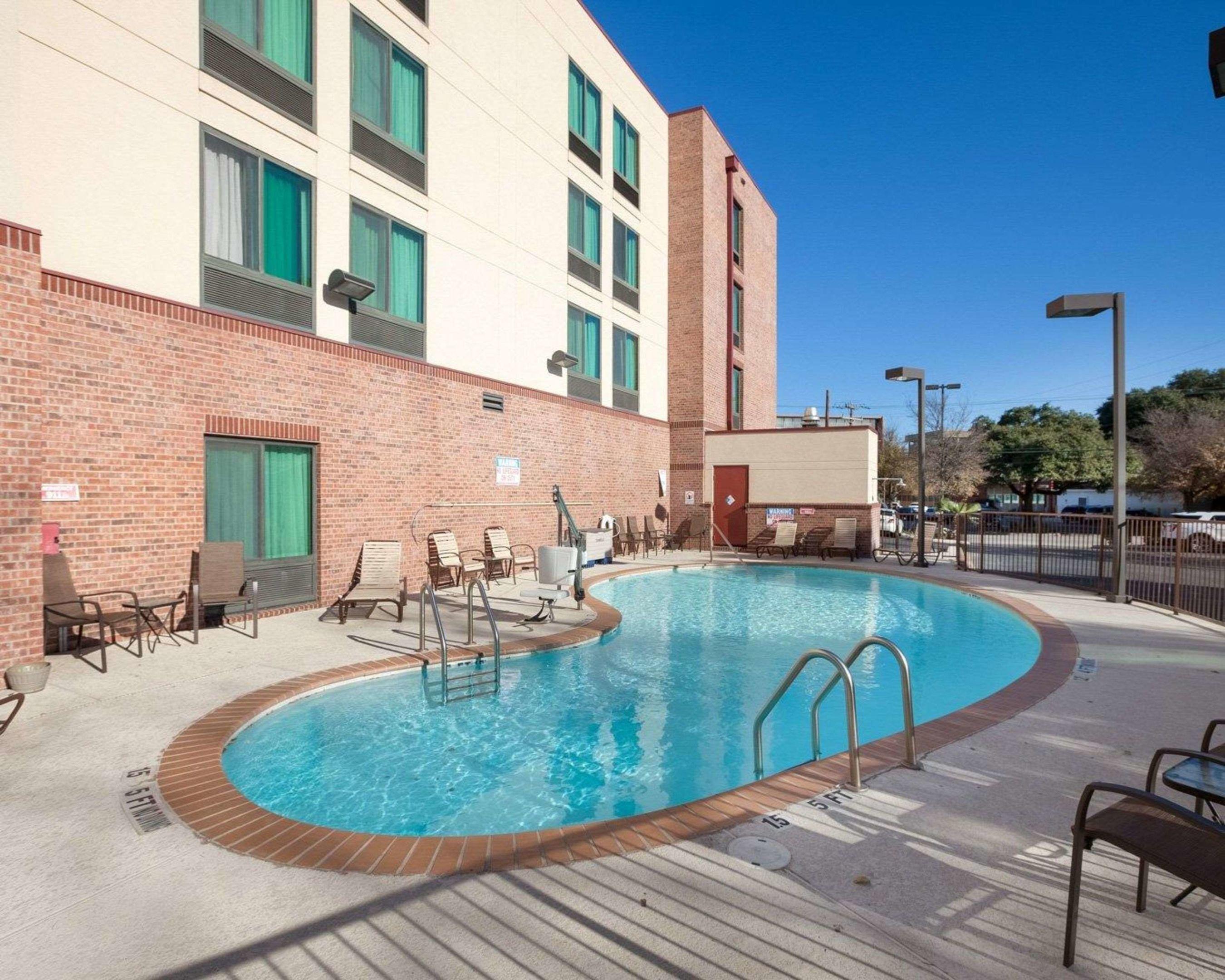 Comfort Inn & Suites Airport — photo 5