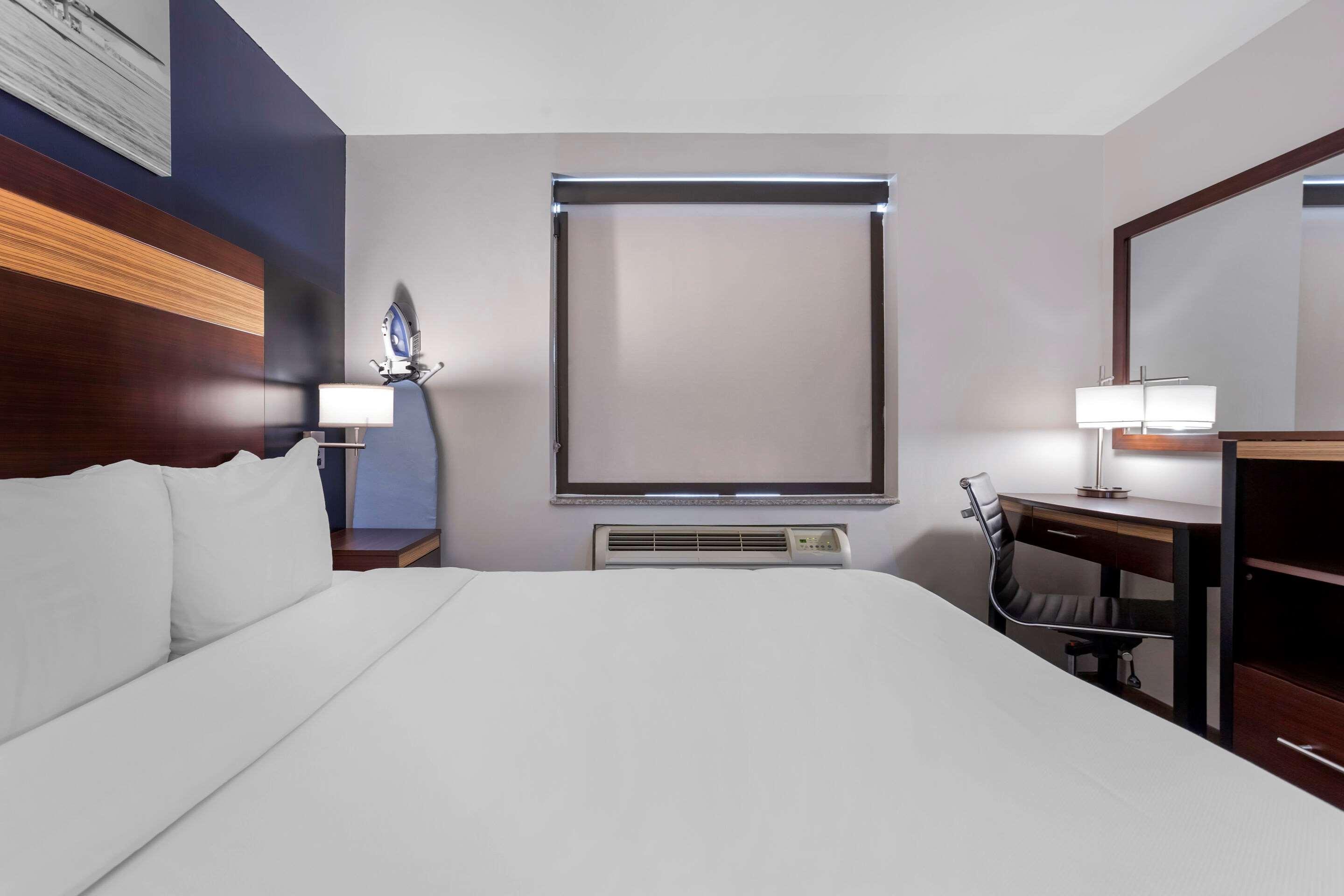 Comfort Inn LaGuardia Airport - 83rd St — photo 5