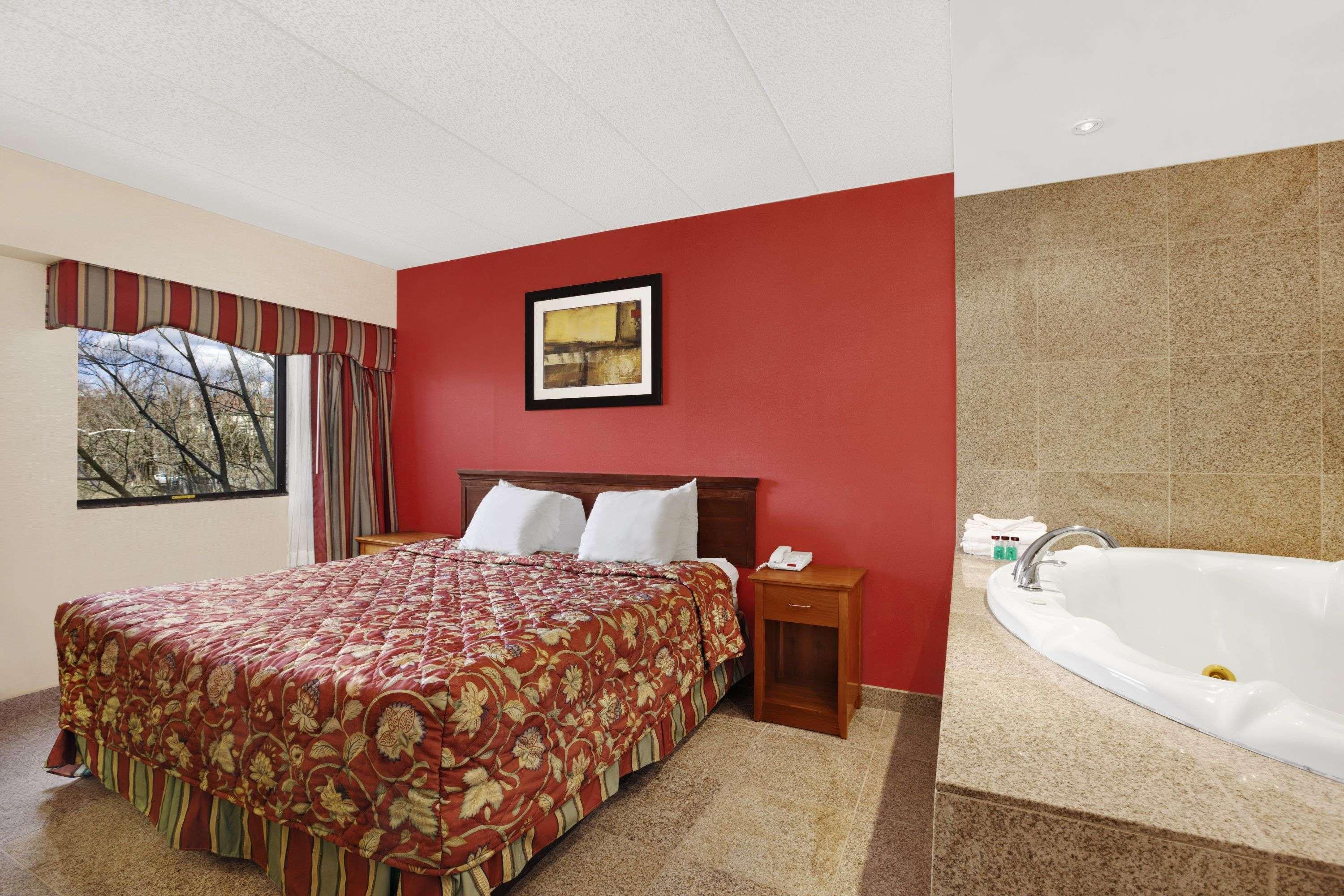 Ramada East Orange — photo 4