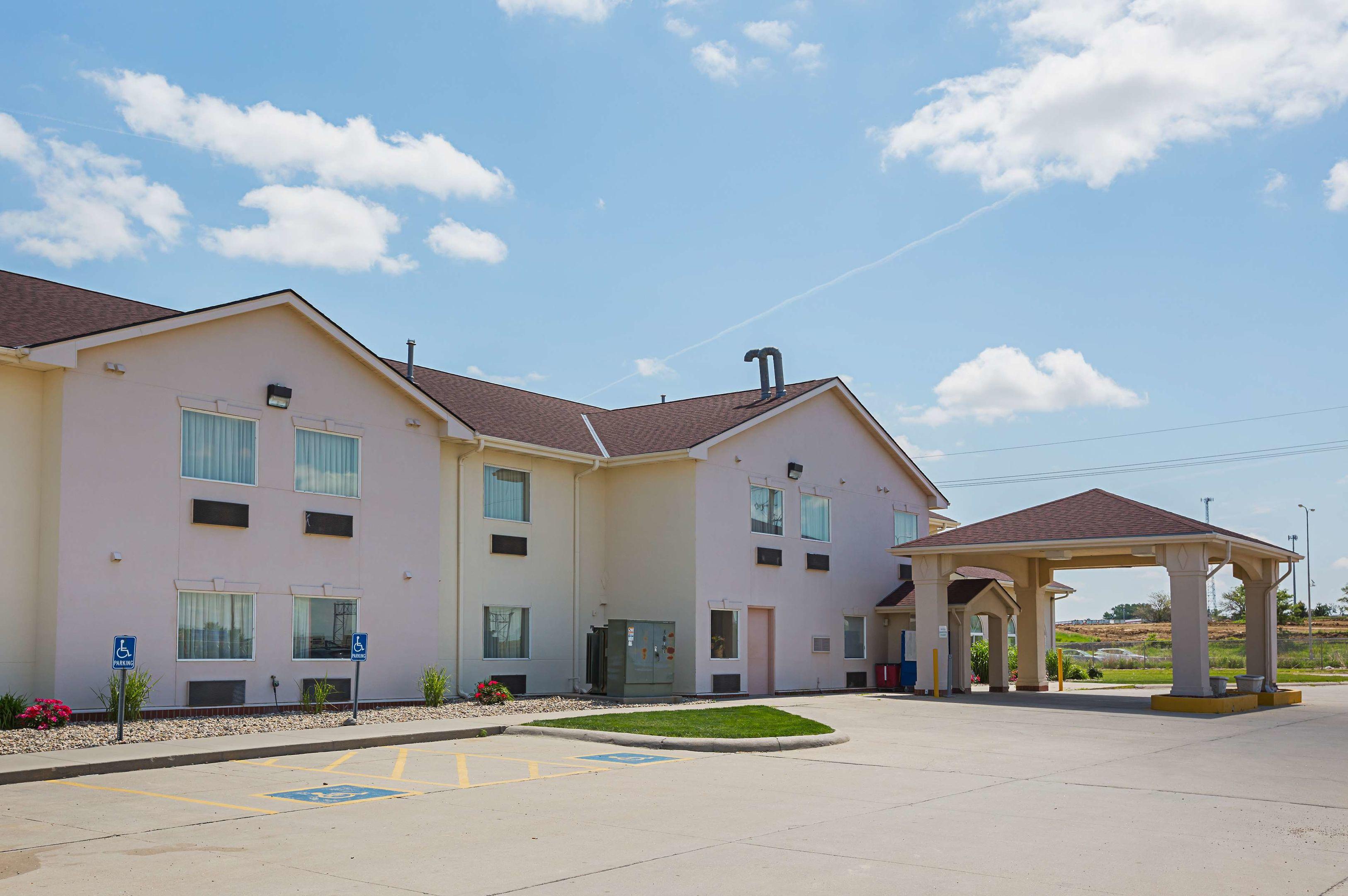 Motel 6 Omaha - IAT West — photo 4