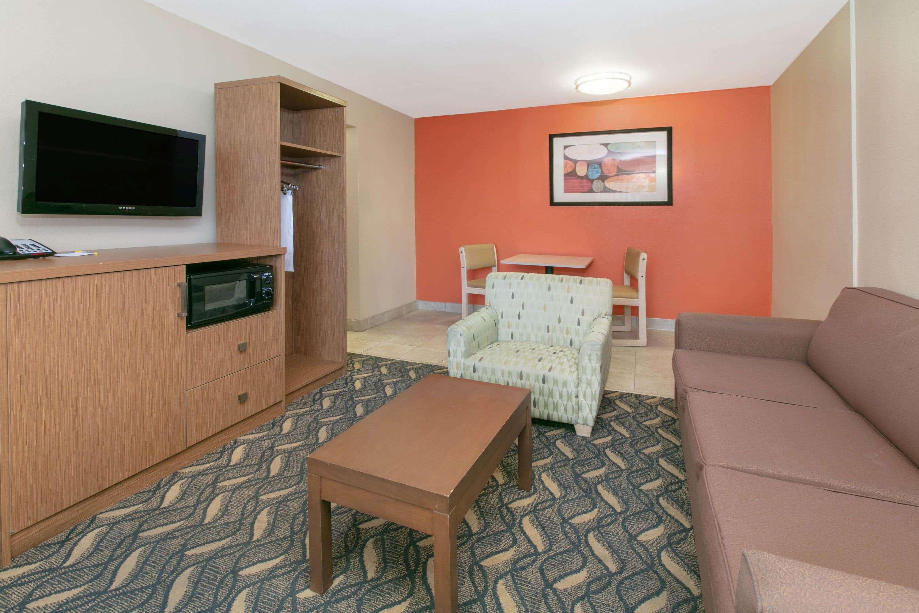 Days Inn & Suites by Wyndham Arlington Near Six Flags — photo 5