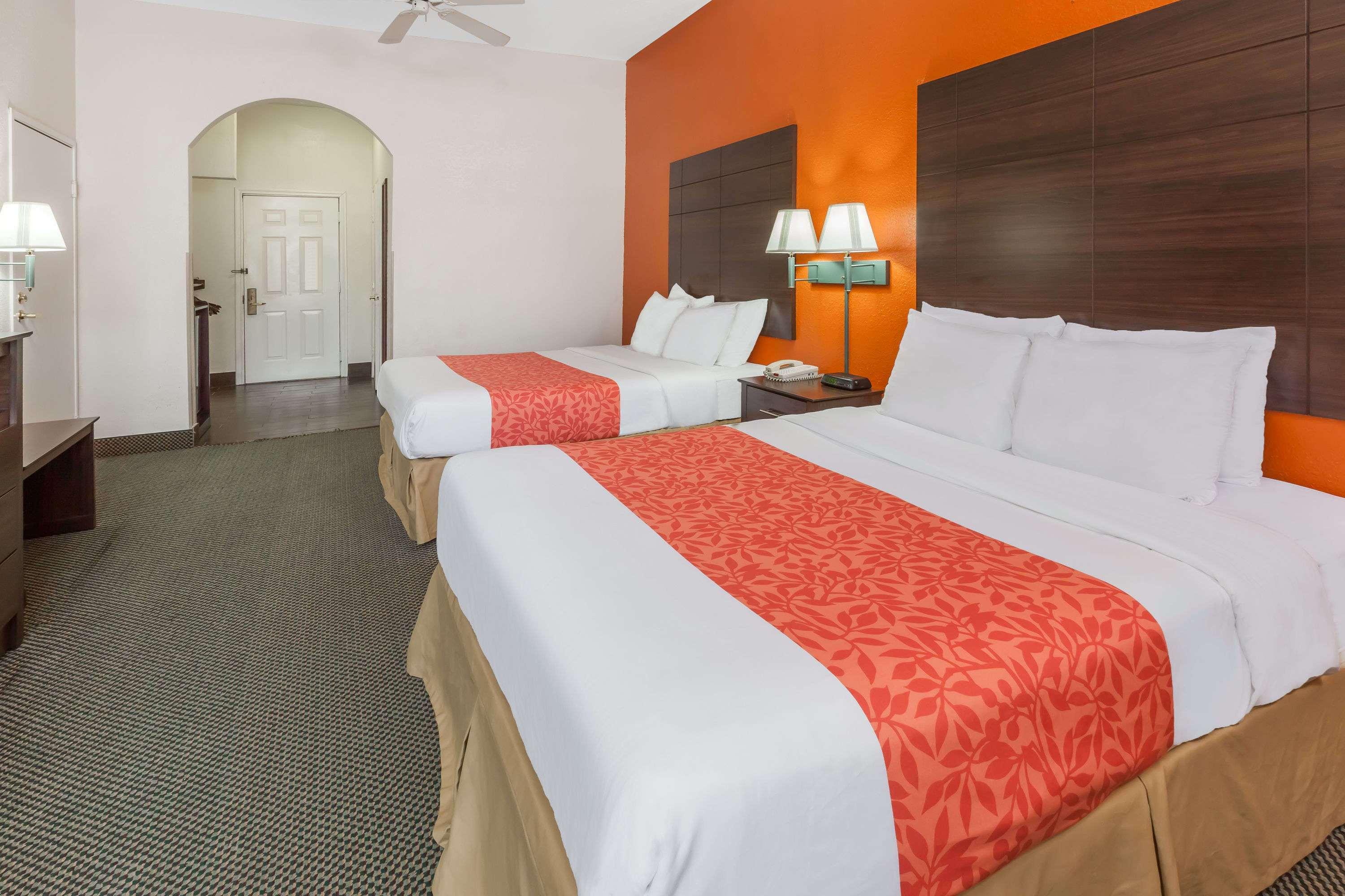 Days Inn & Suites Pasadena — photo 3