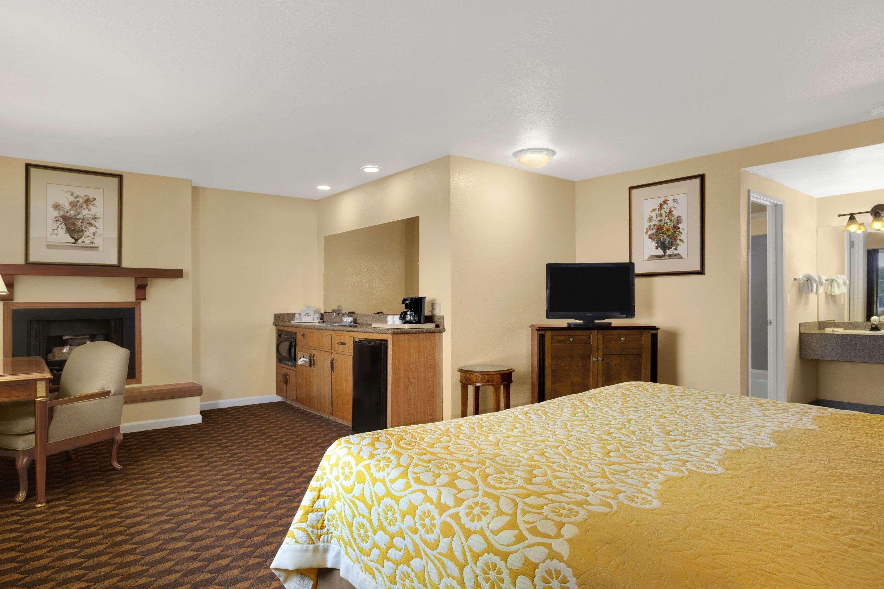 Days Inn by Wyndham San Simeon — photo 5