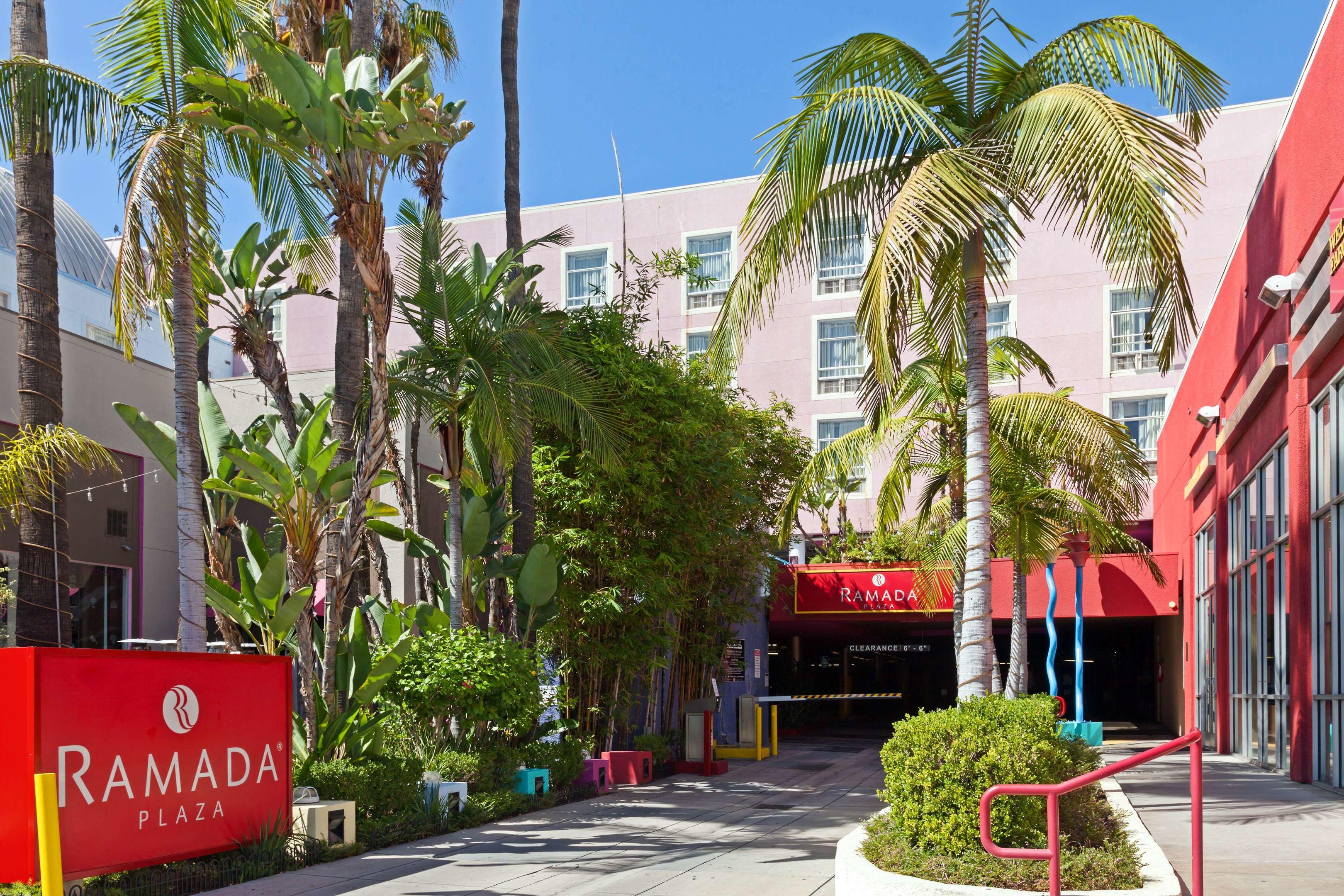 Ramada Plaza by Wyndham West Hollywood Hotel & Suites — photo 3