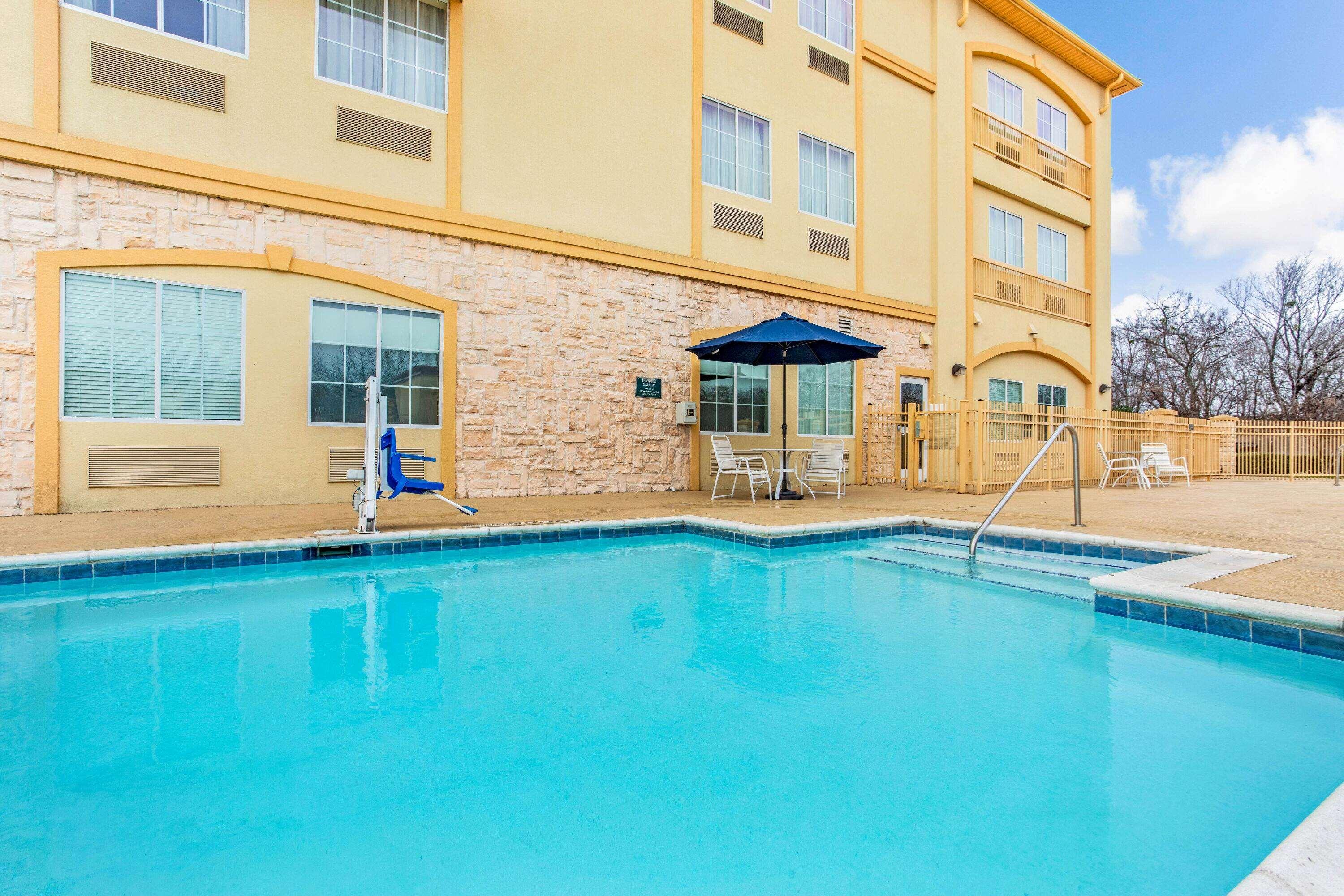 La Quinta Inn & Suites Ennis — photo 5