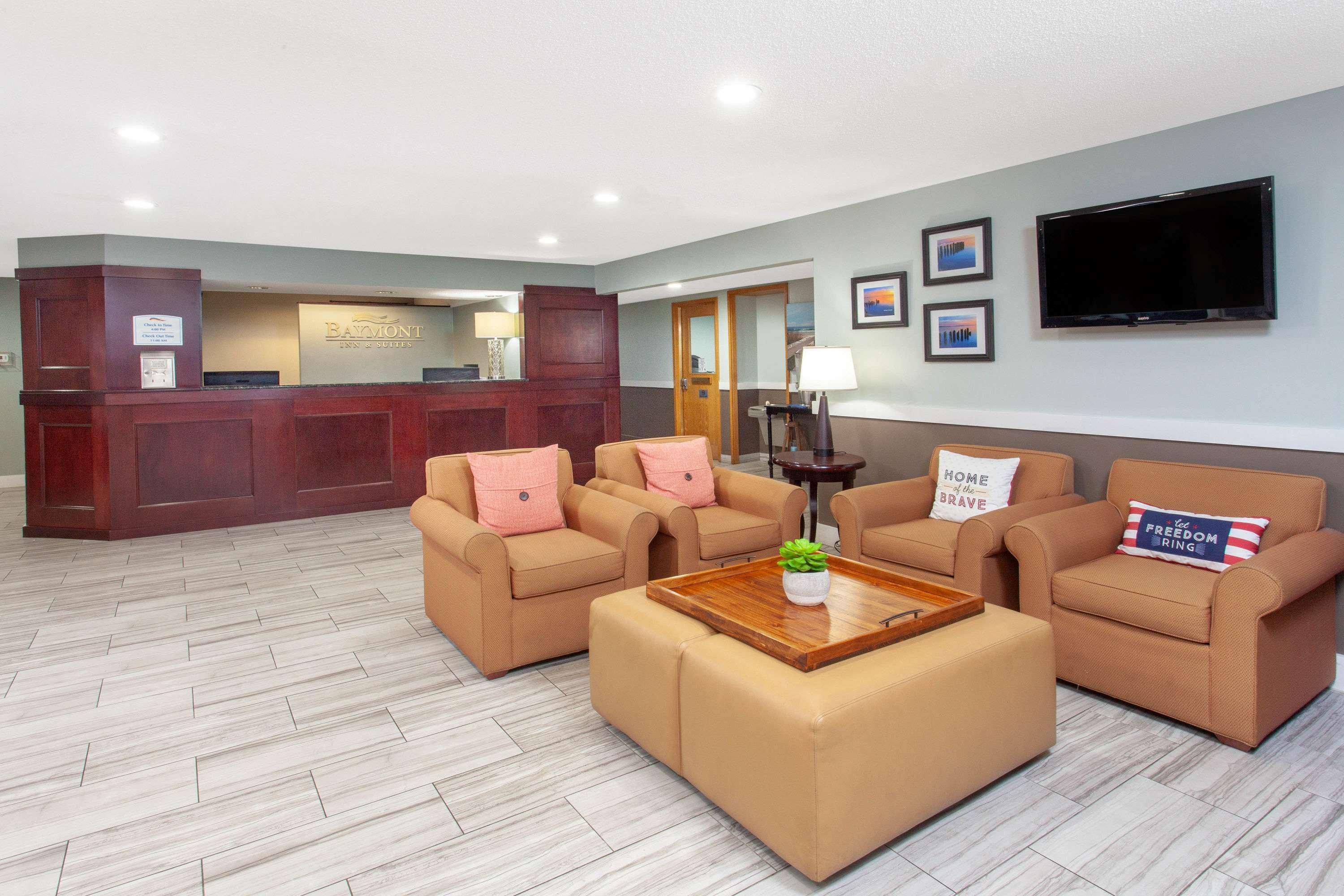 Baymont Inn & Suites Grand Haven — photo 4