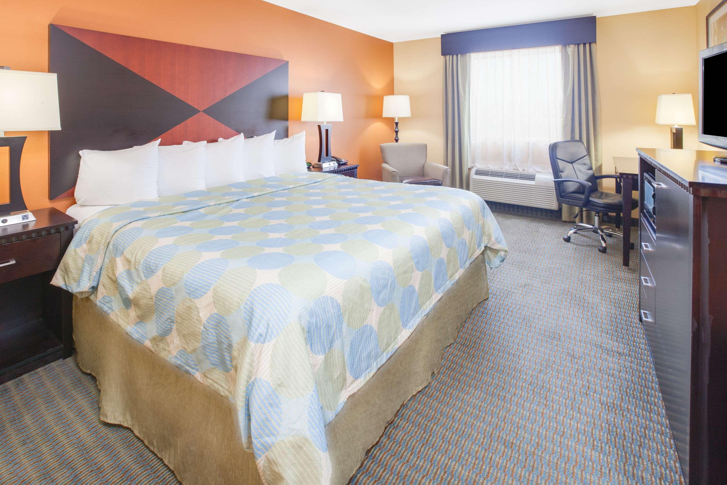 Days Inn & Suites Russellville — photo 4
