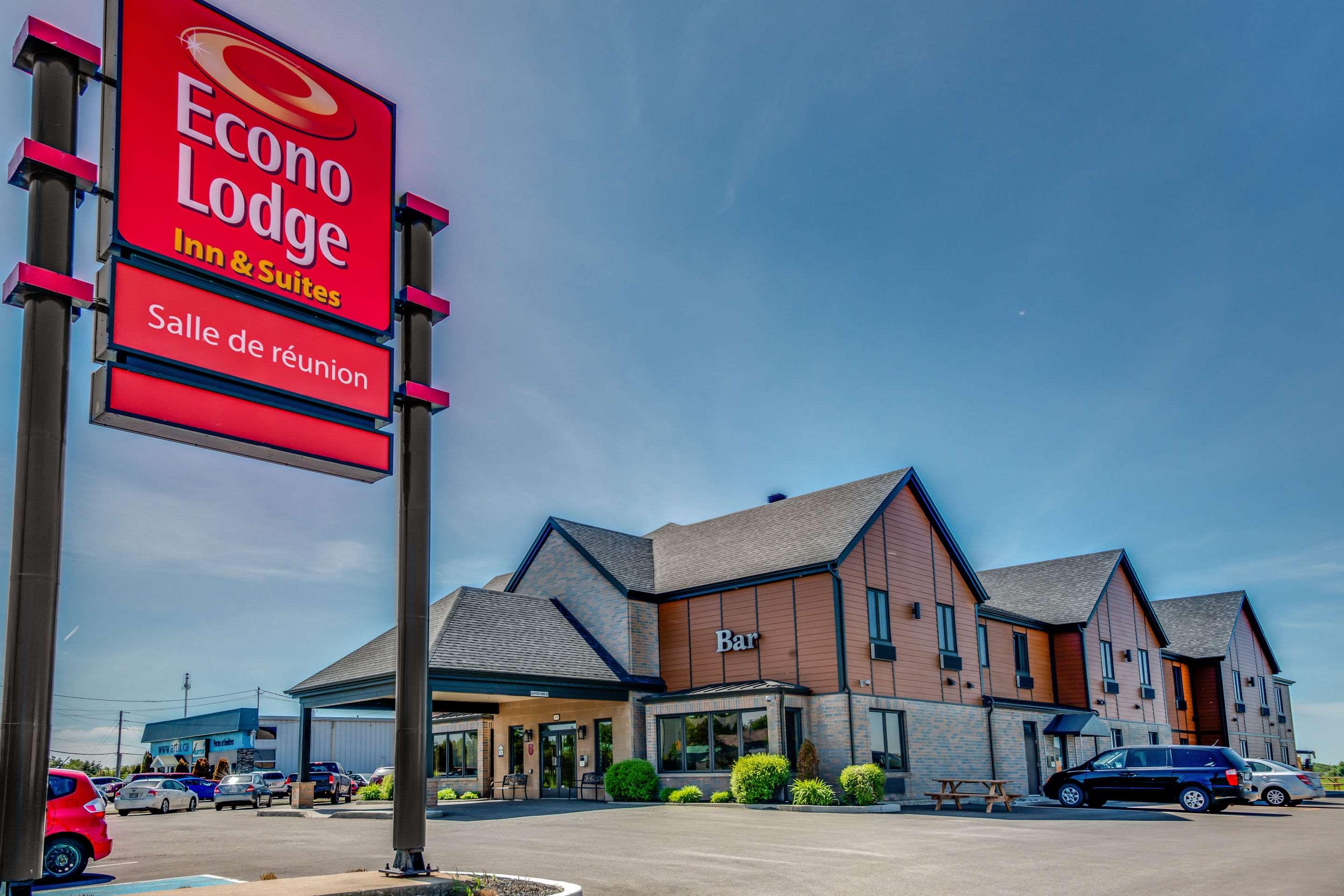 Econo Lodge St. Apollinaire — photo 4