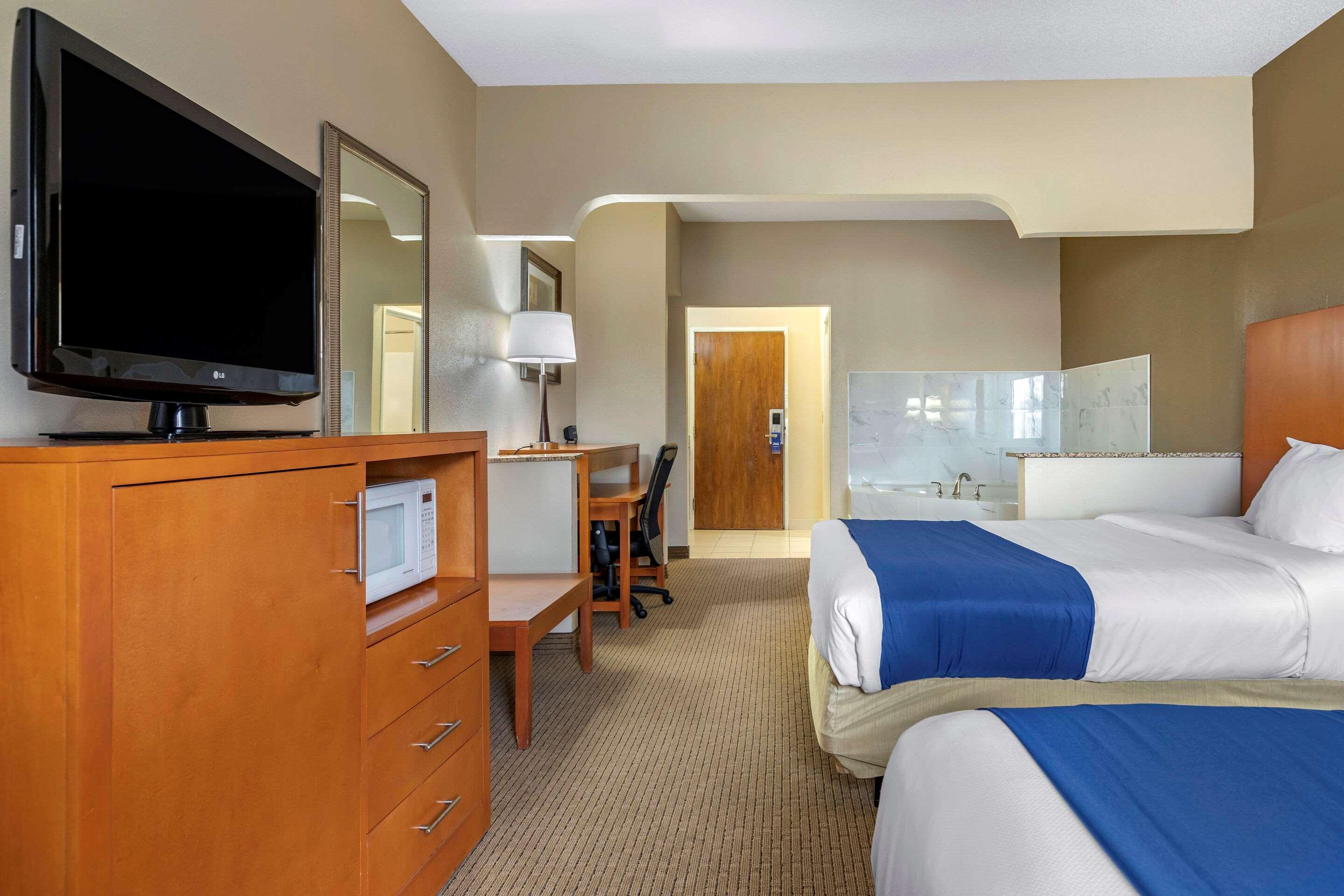Comfort Suites Auburn Hills — photo 5