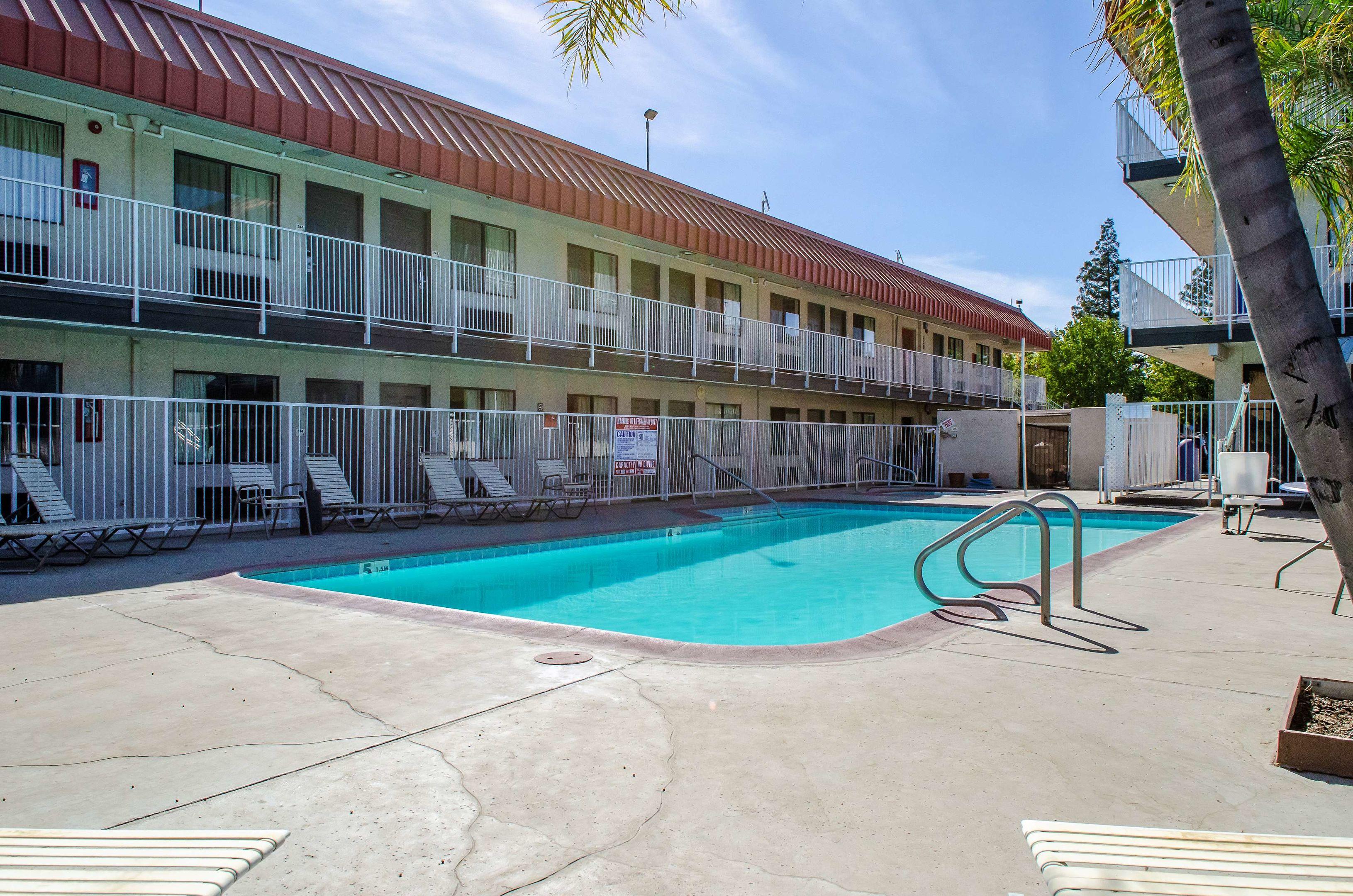 Motel 6 Fresno, CA - Yosemite Hwy — photo 5
