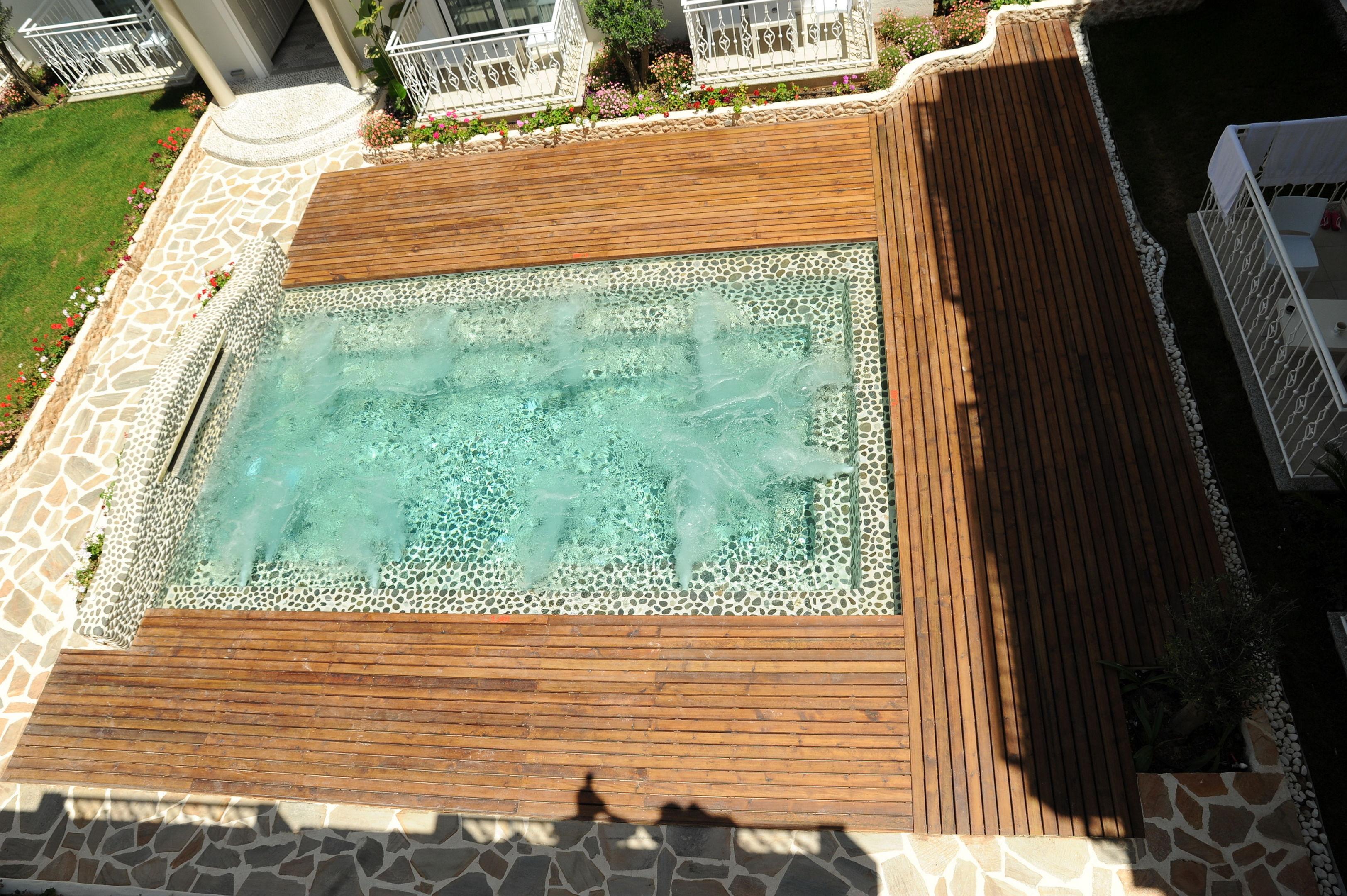 Montebello Deluxe Hotel — photo 4