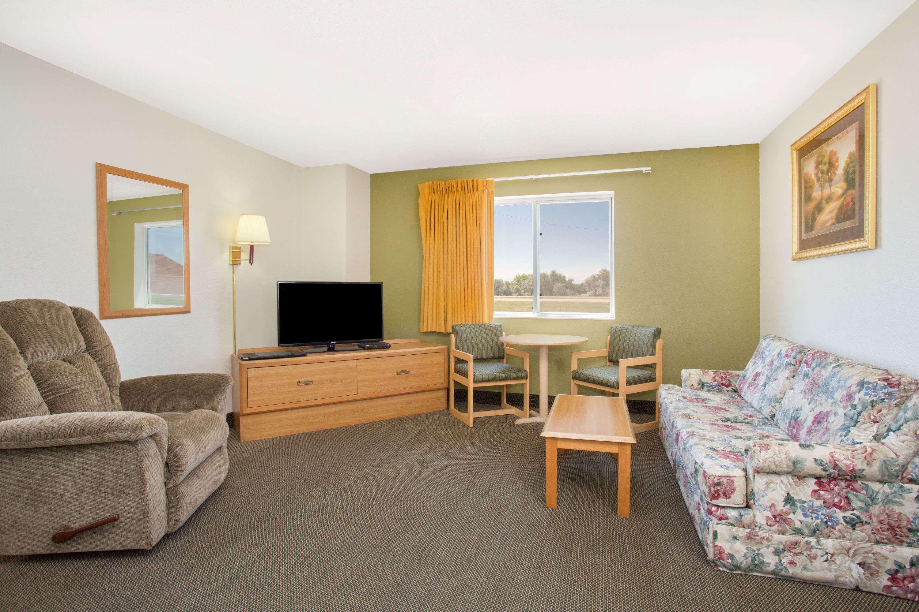 Days Inn by Wyndham Ogallala — photo 4