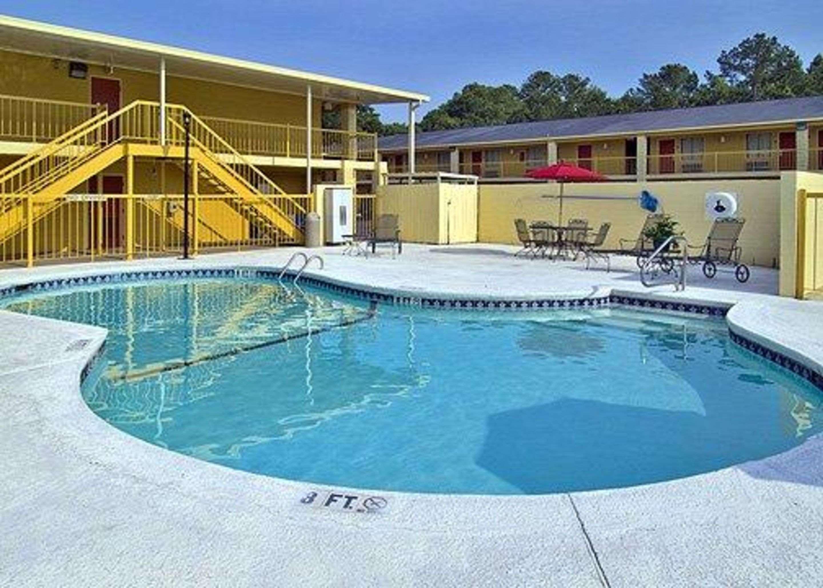 Econo Lodge At Ft. Benning — photo 5
