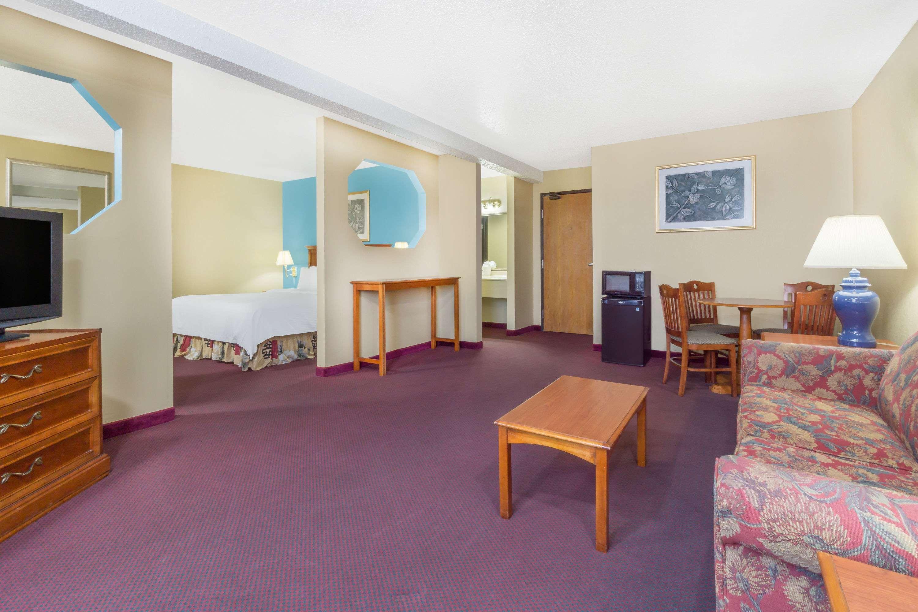 Baymont Inn and Suites Huber Heights/Dayton — photo 4