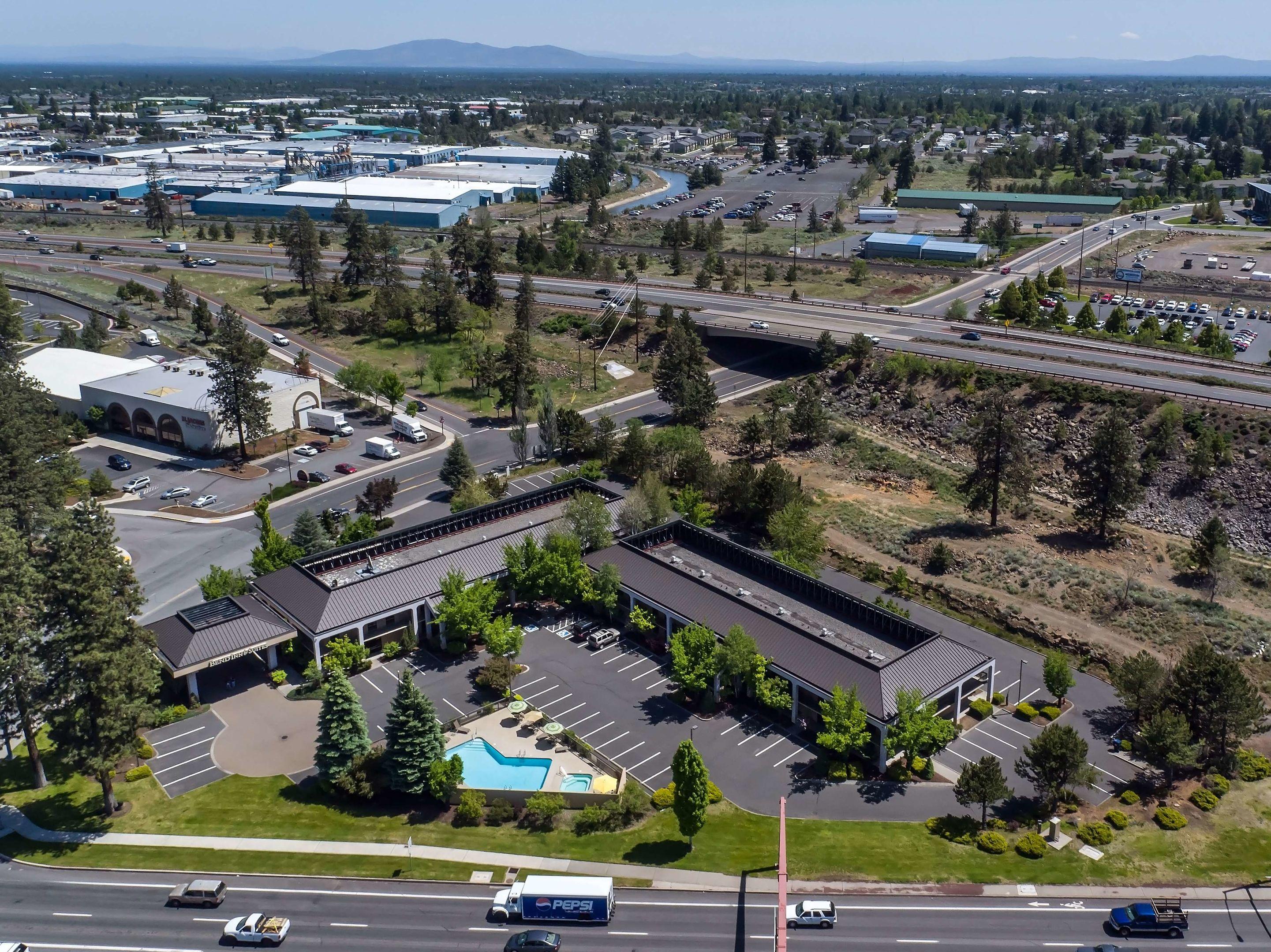 Red Lion Inn & Suites Deschutes River Bend — photo 4