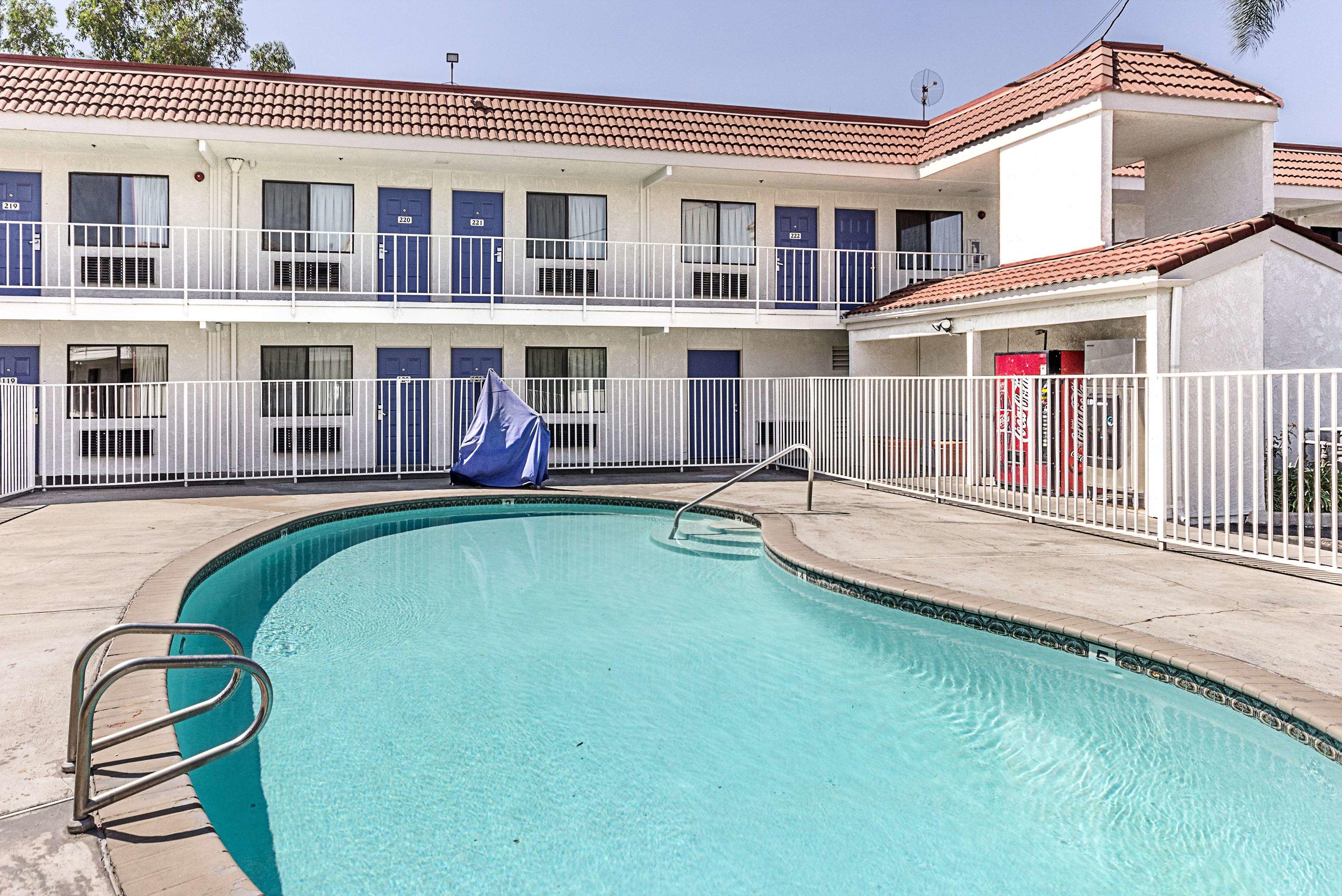 Motel 6 Fresno CA — photo 4