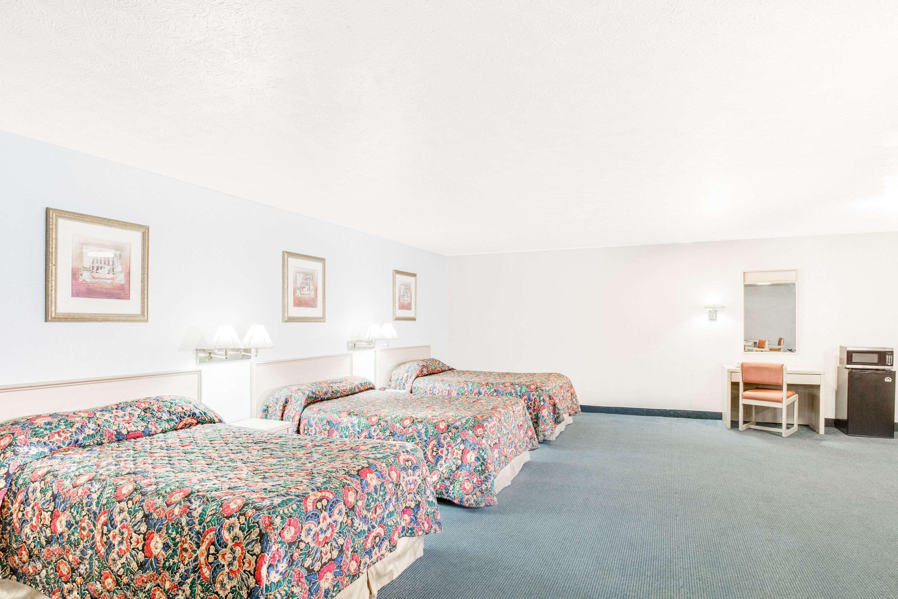 Travelodge by Wyndham Parkersburg — photo 4