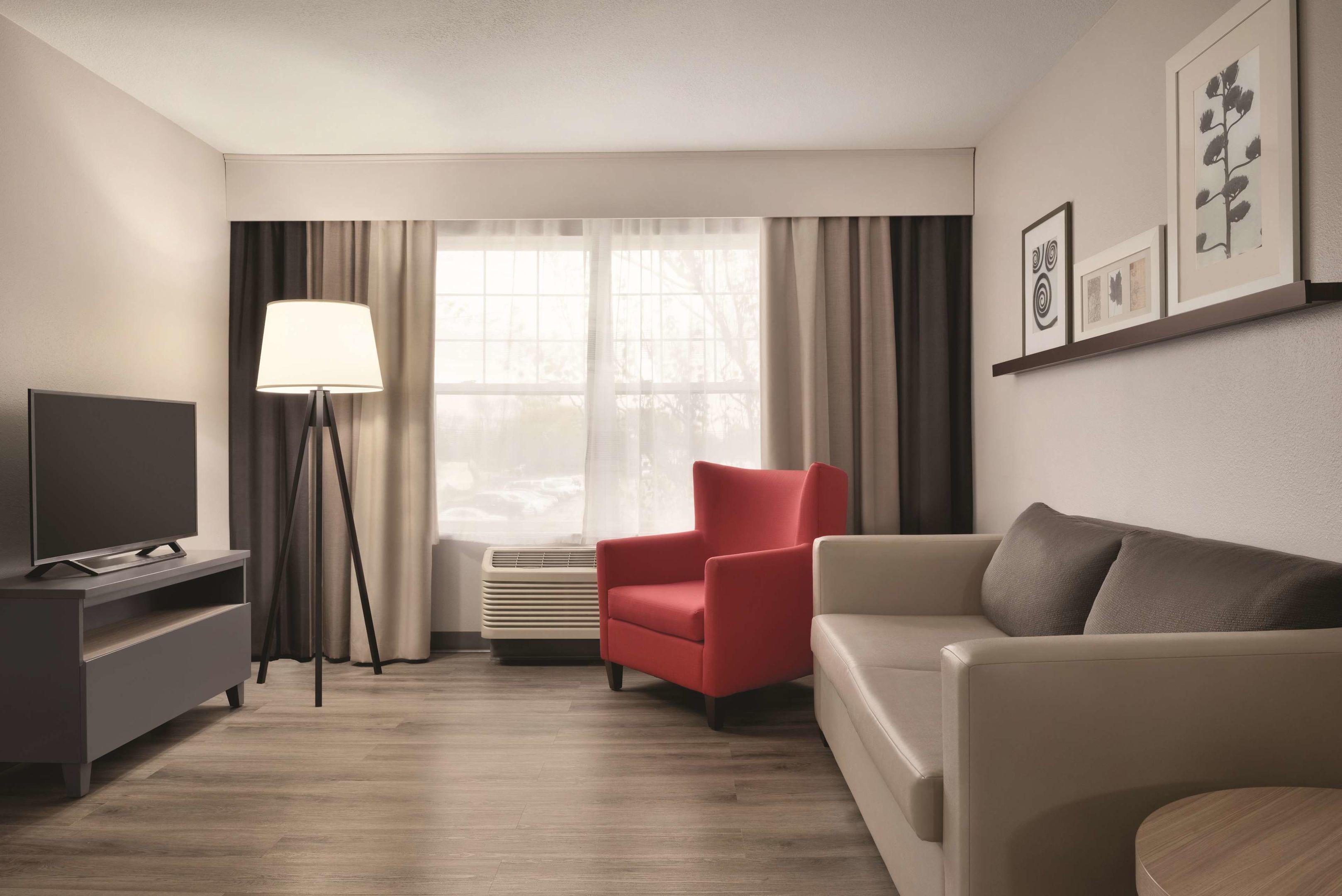 Country Inn & Suites by Radisson, Waterloo, IA — photo 5