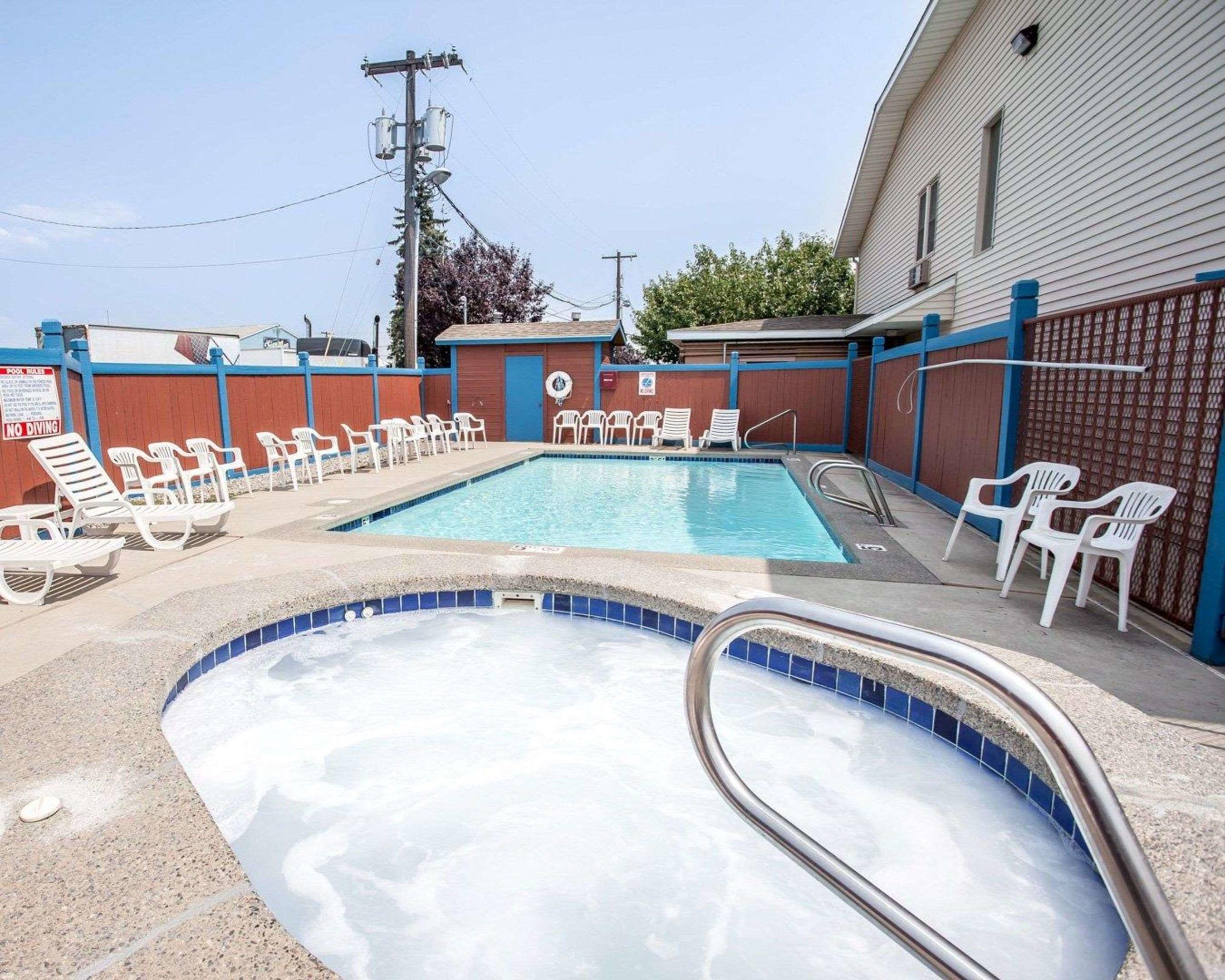 Rodeway Inn & Suites — photo 4