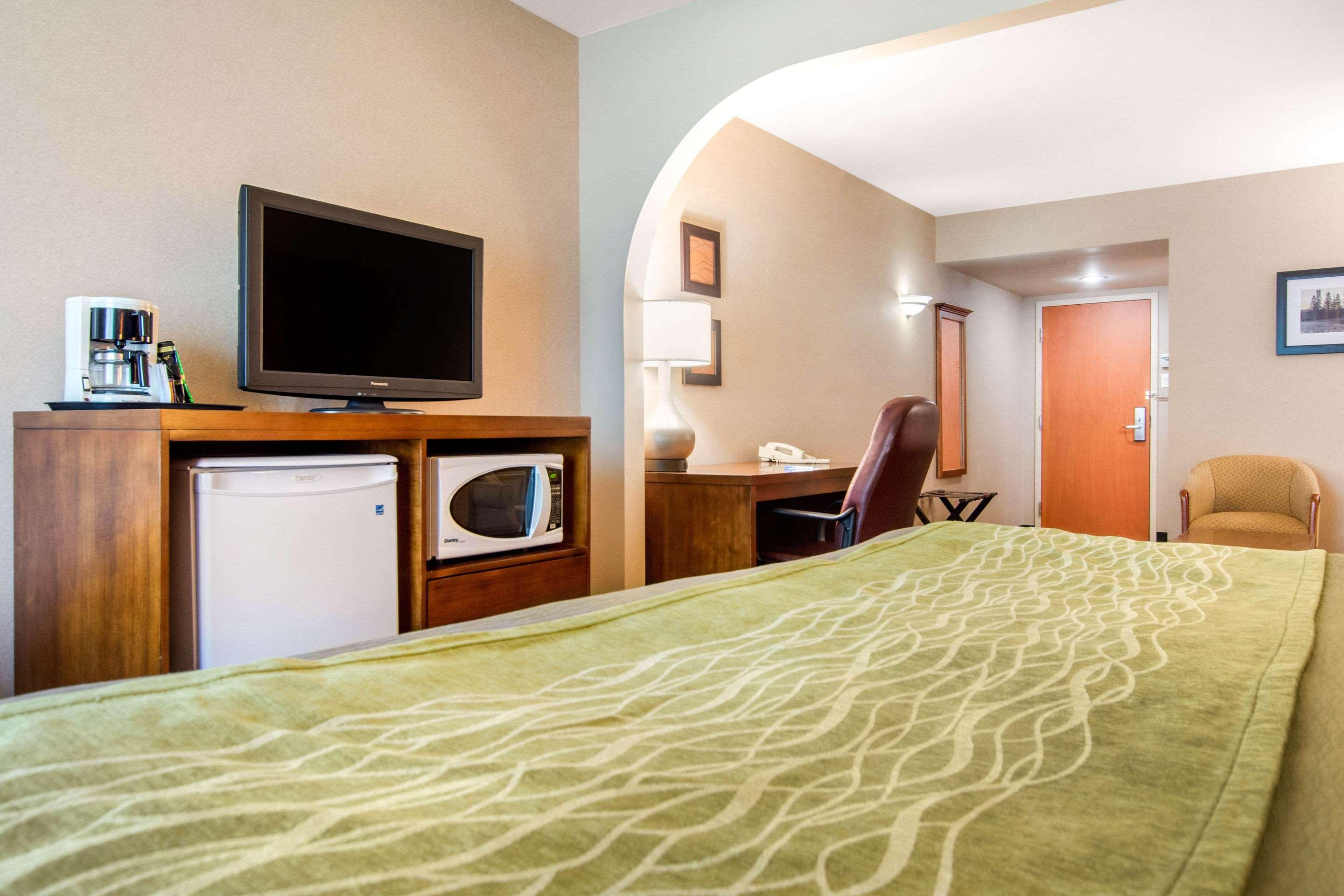 Comfort Inn & Suites — photo 5