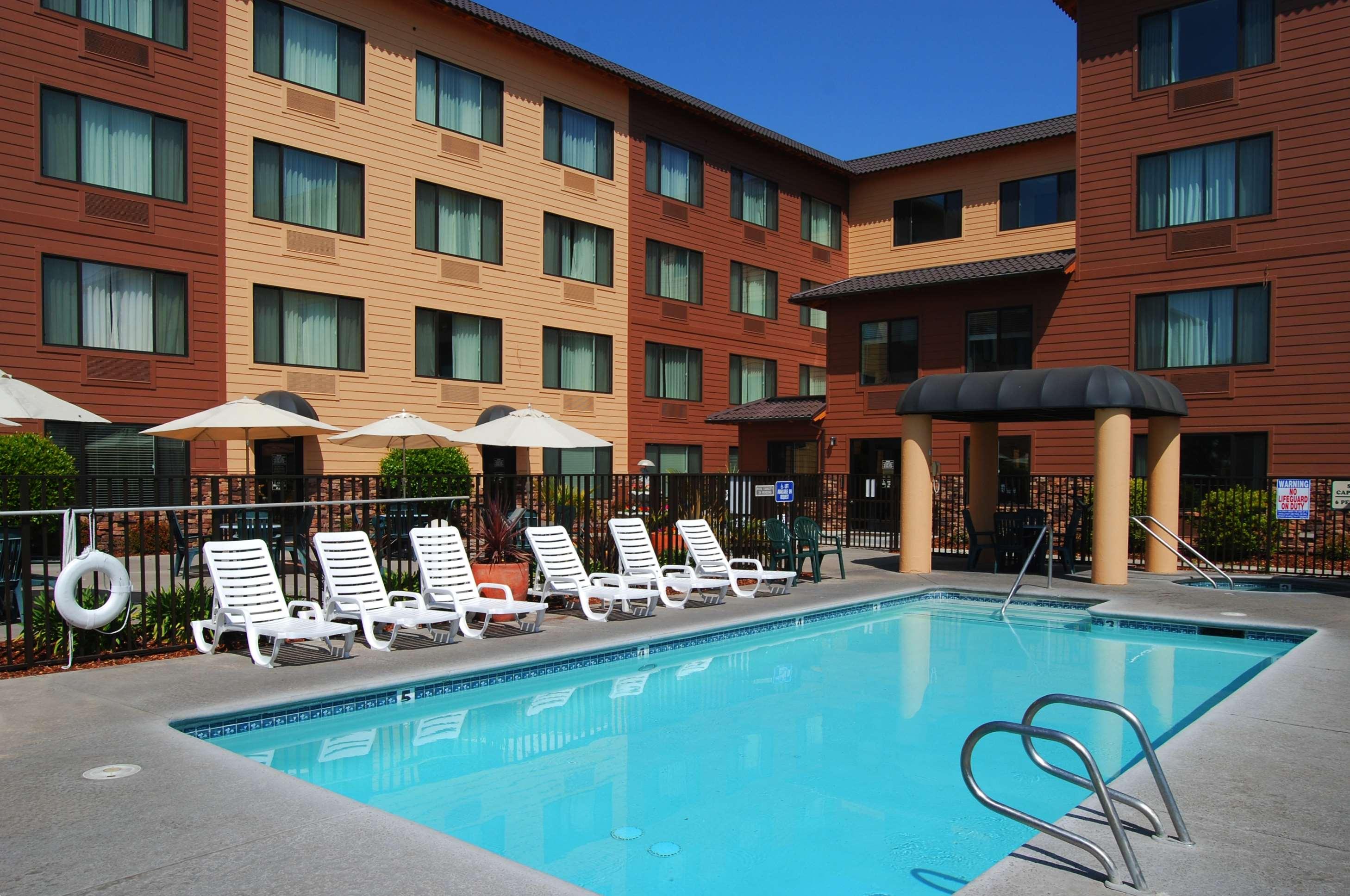 Oxford Suites Chico — photo 4