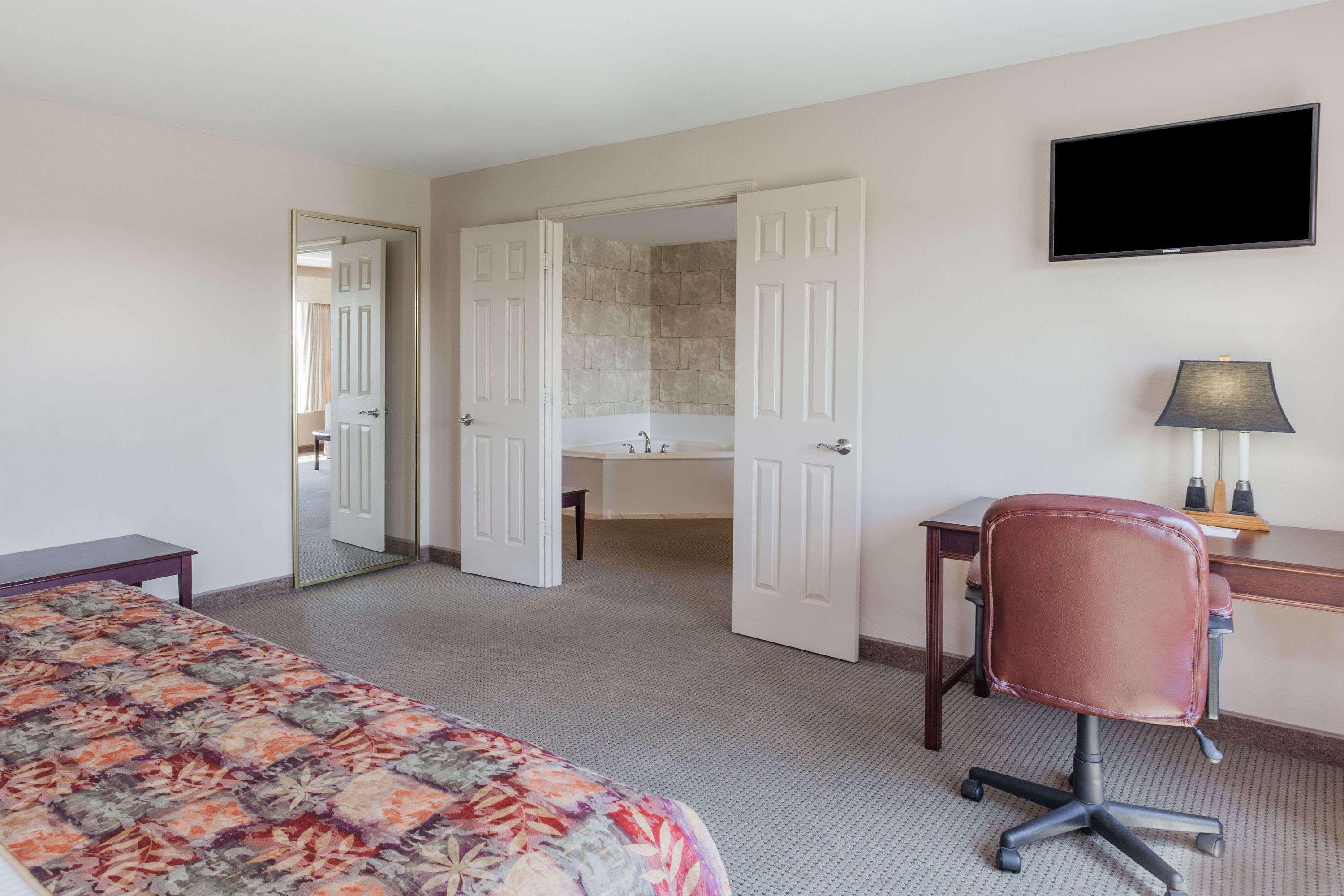 Ramada by Wyndham Shelbyville/Louisville East — photo 5