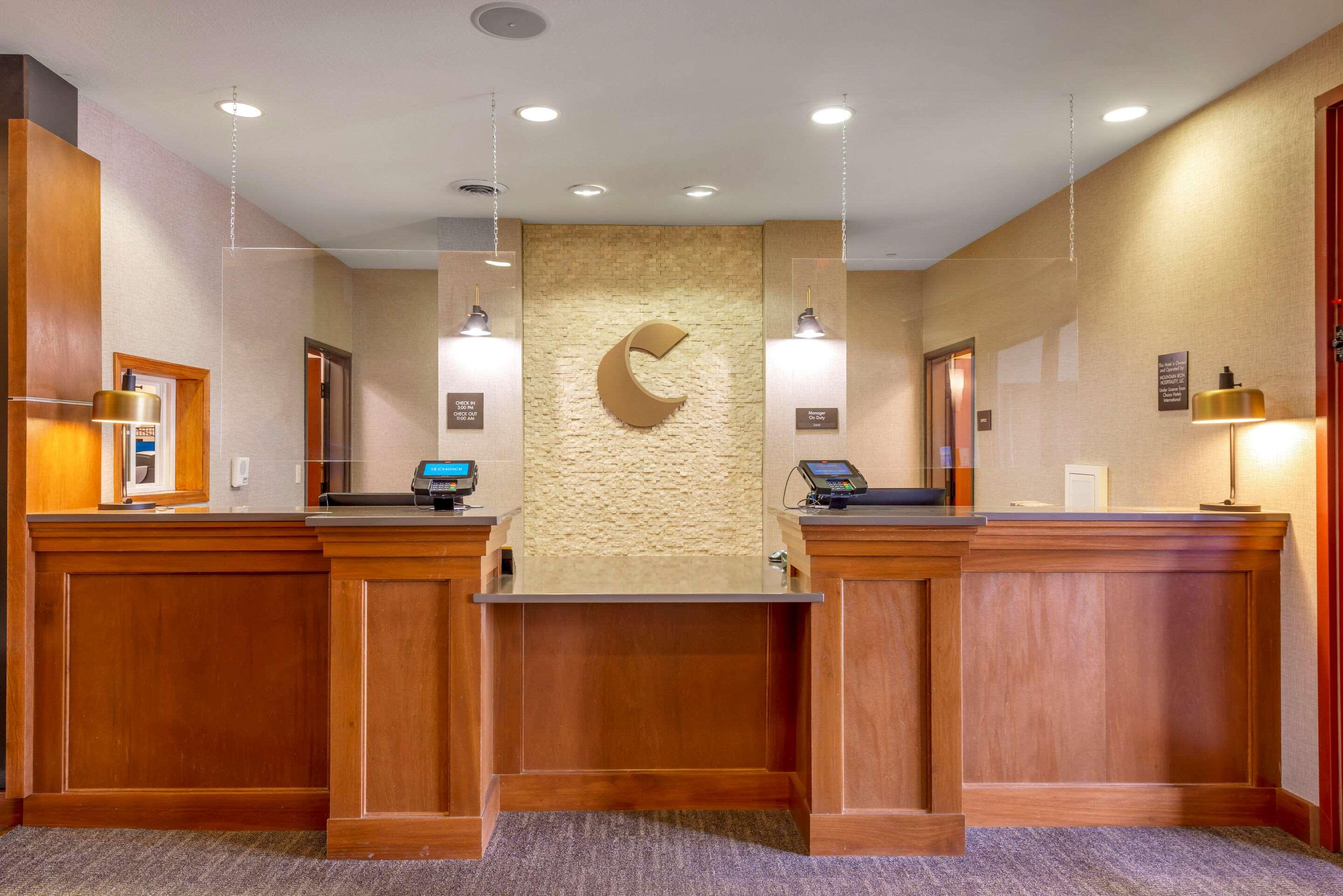 Comfort Inn & Suites — photo 4