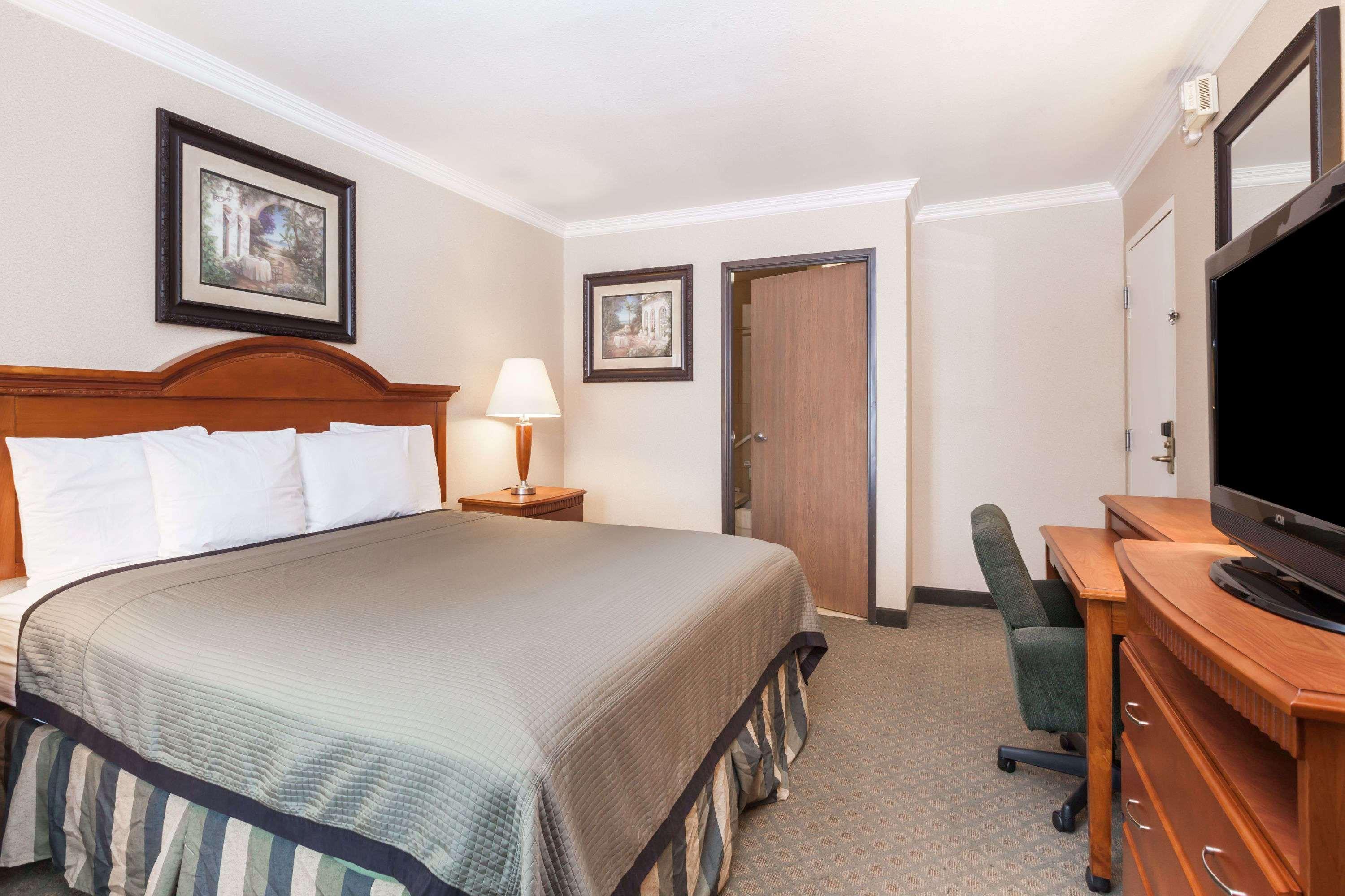 Travelodge by Wyndham Sylmar CA — photo 5