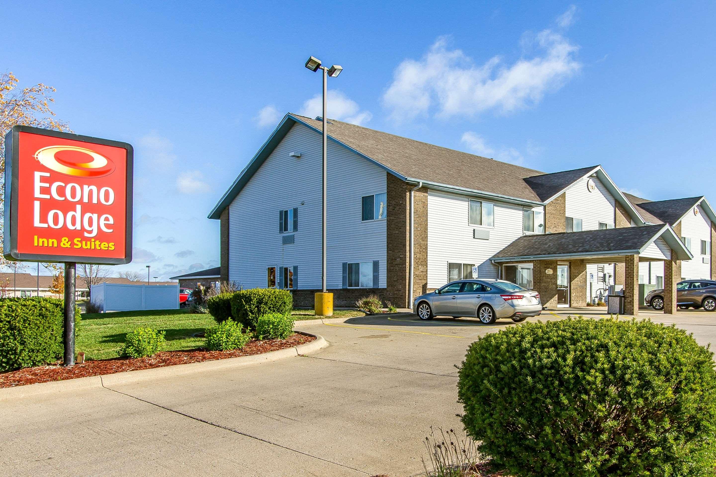 Econo Lodge & Suites — photo 4
