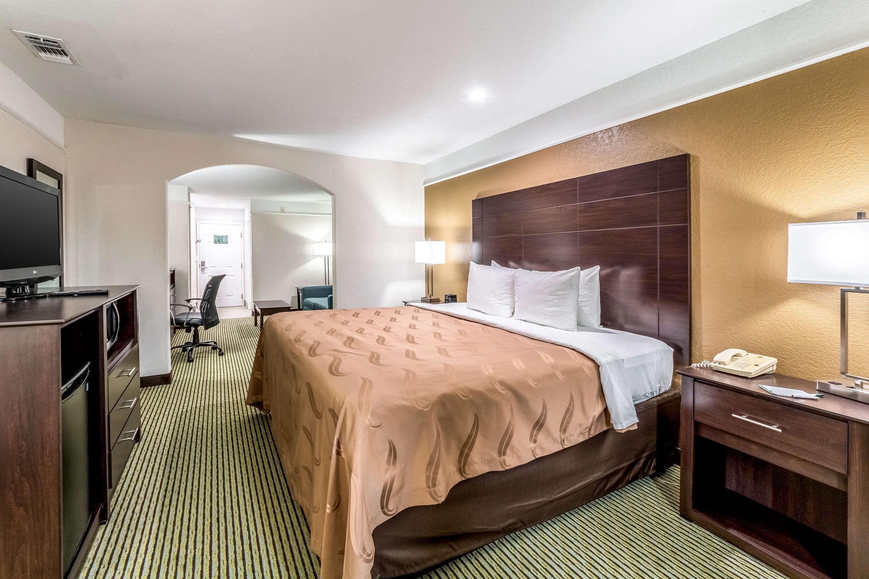 Quality Inn & Suites Seaworld North — photo 5