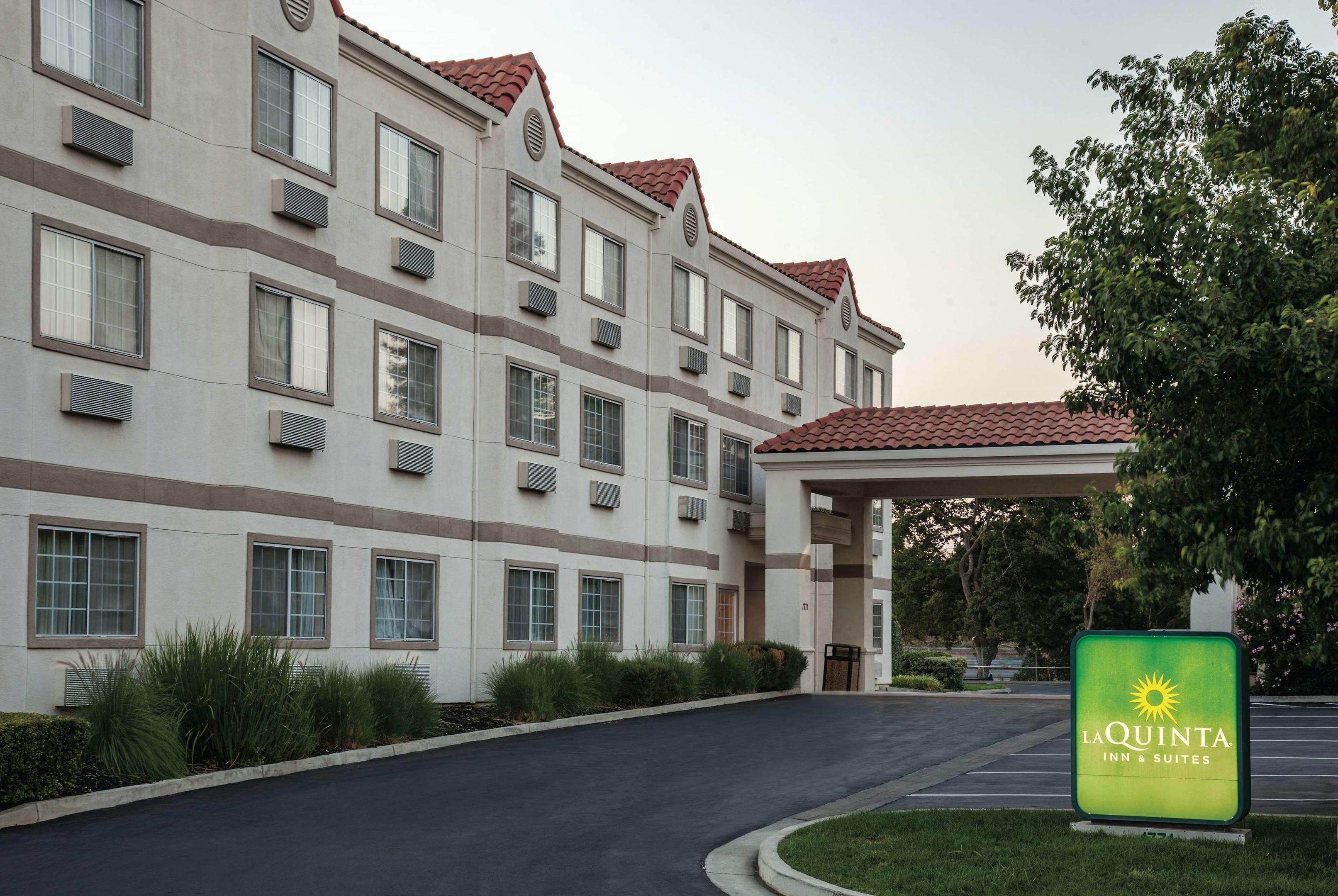 La Quinta Inn & Suites by Wyndham Davis — photo 4