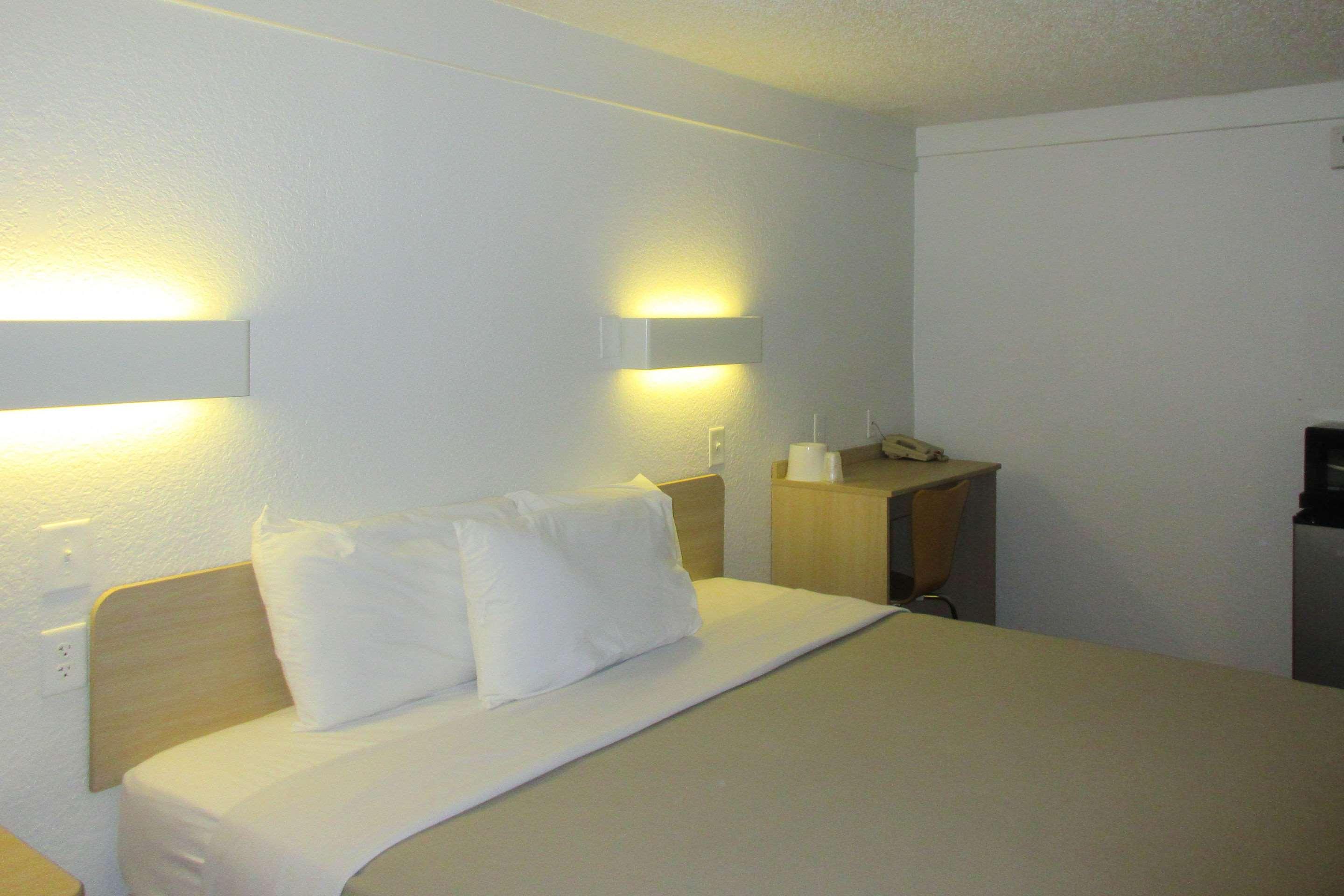 Rodeway Inn — photo 5