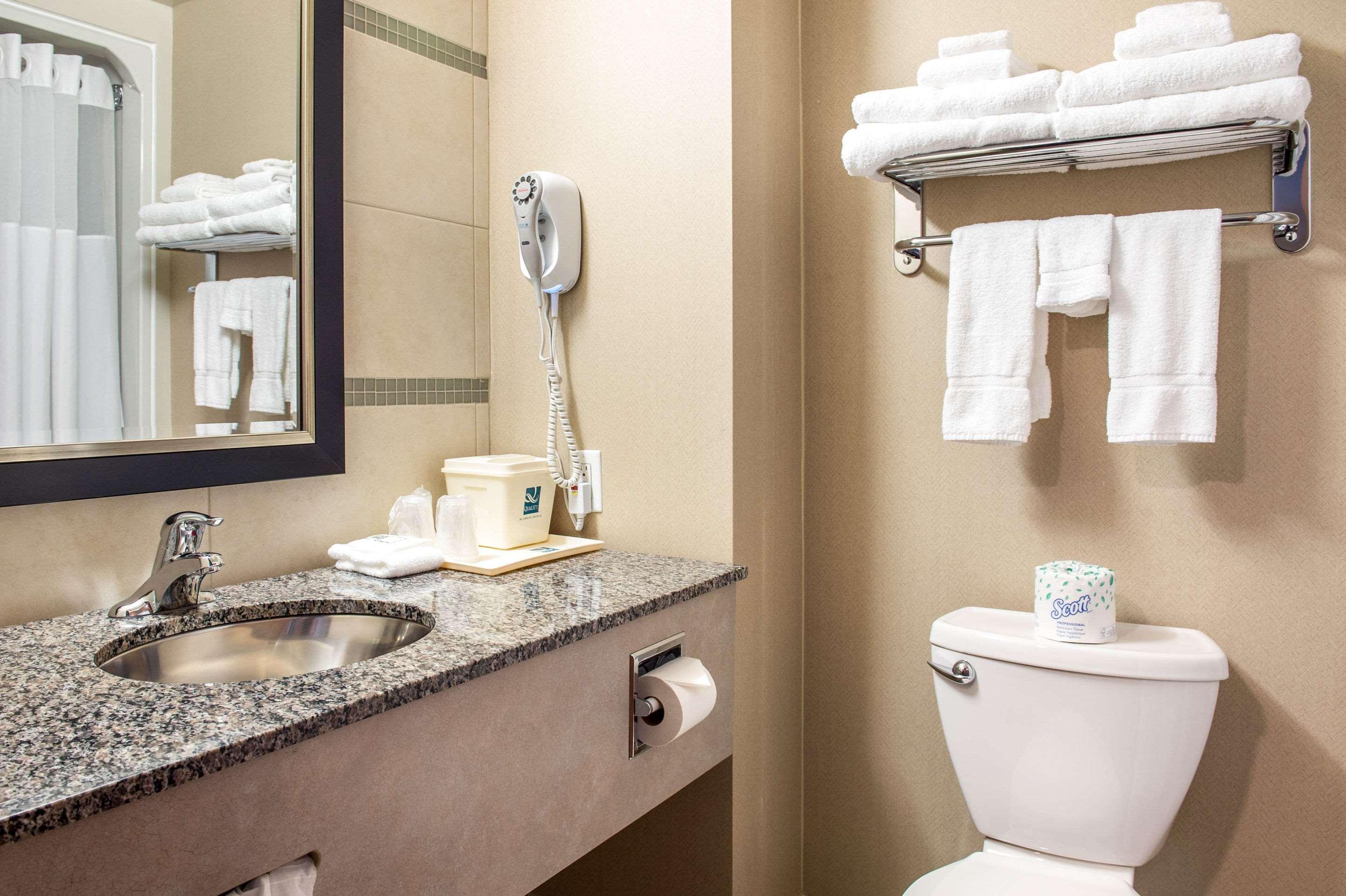 Quality Inn & Suites Petawawa — photo 5
