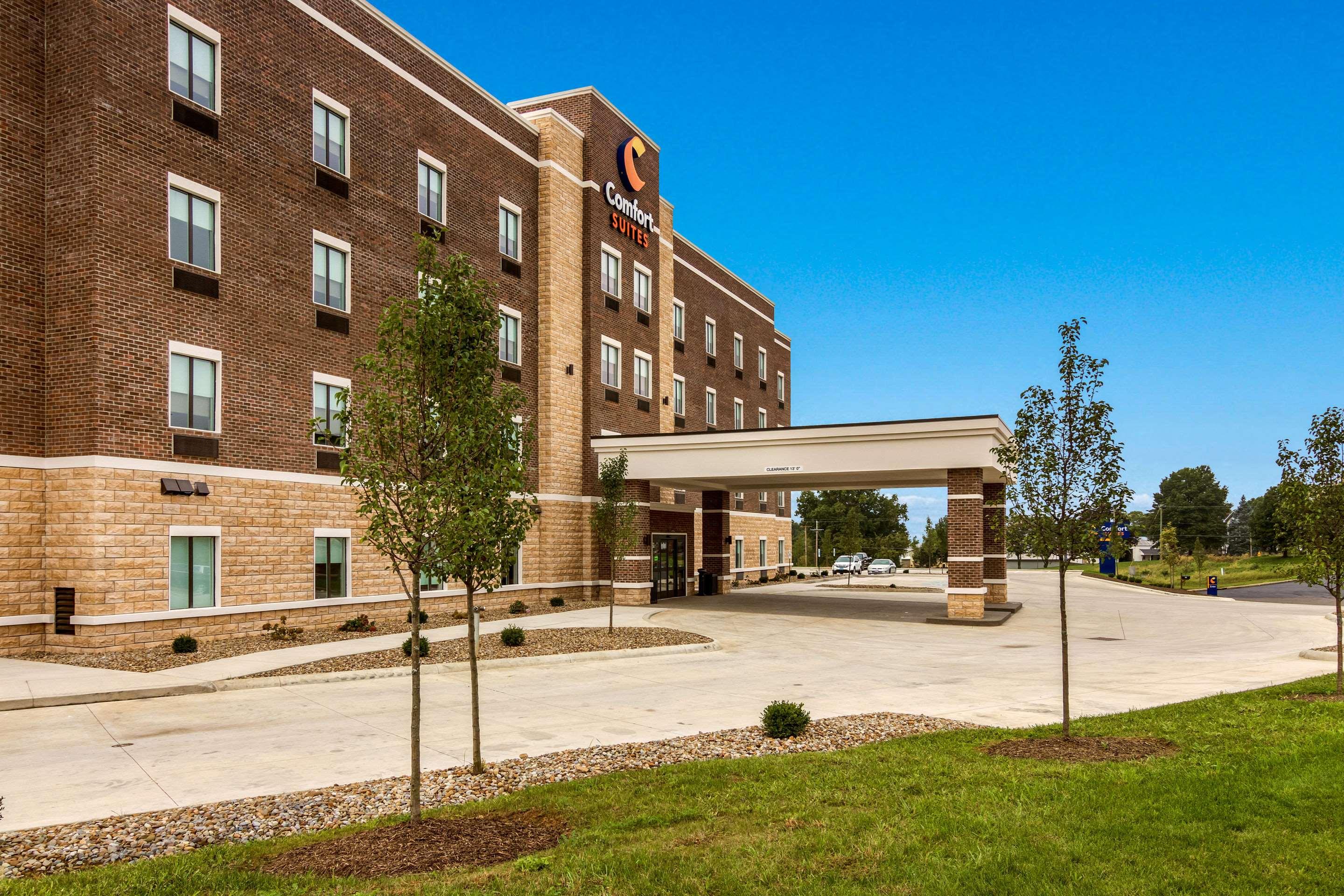 Comfort Suites — photo 3