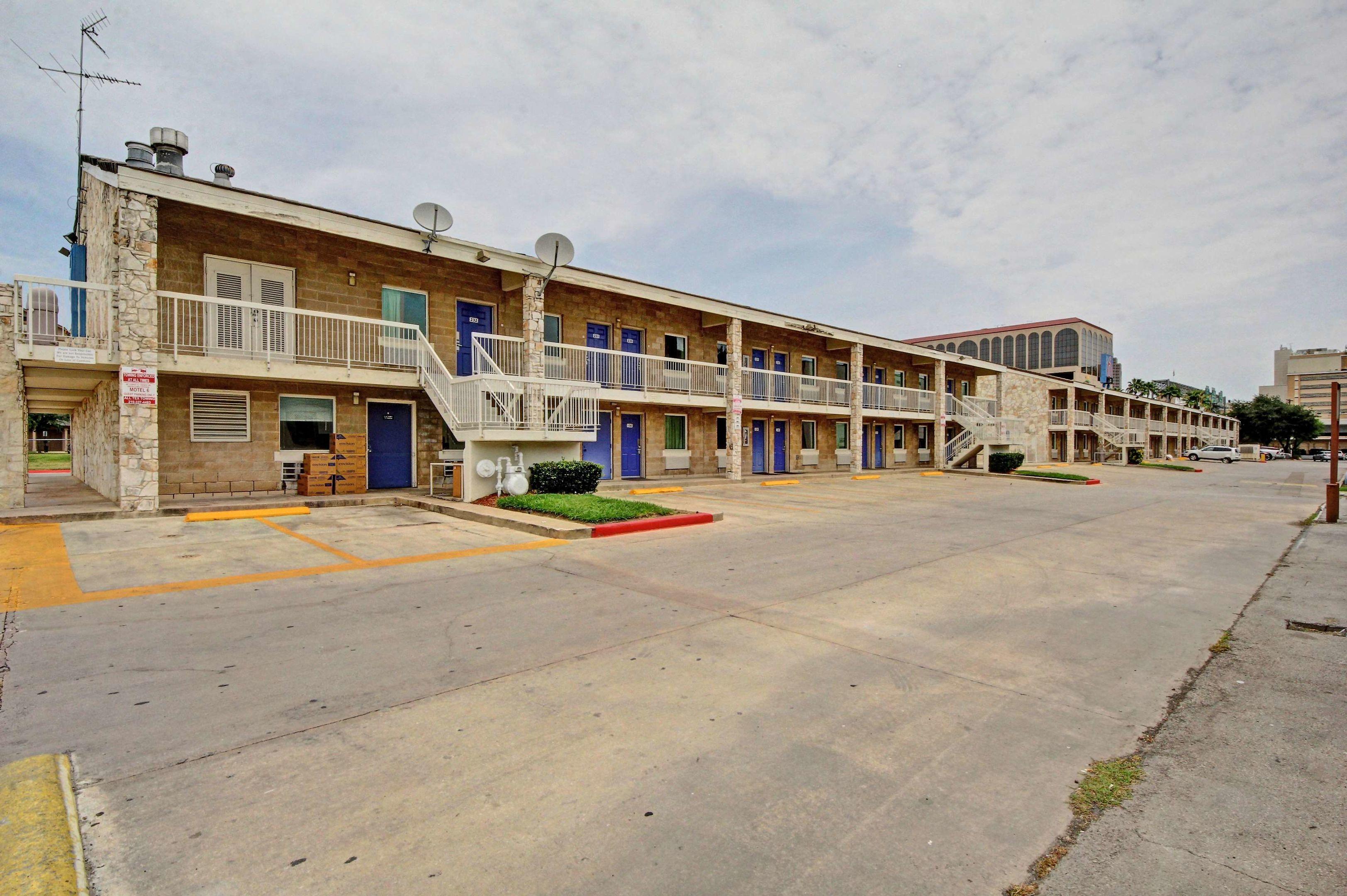 Motel 6 San Antonio Downtown - Market Square — photo 4