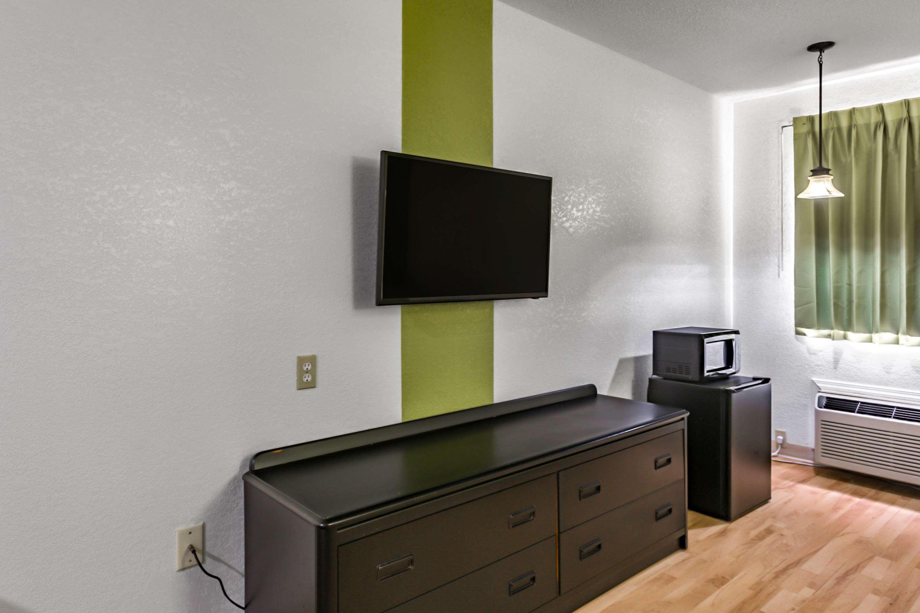 Motel 6 Augusta, KS — photo 4