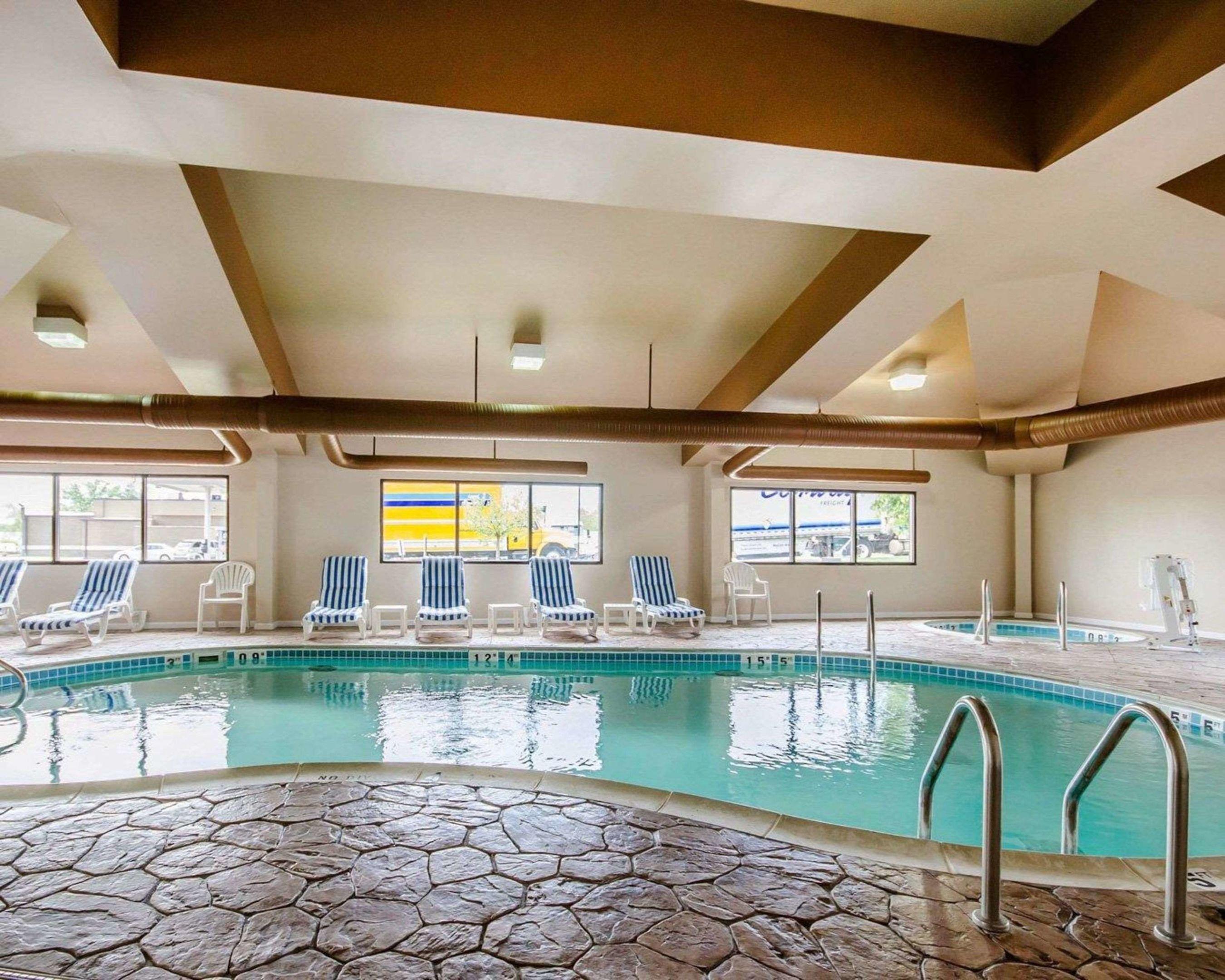 Comfort Suites East — photo 4