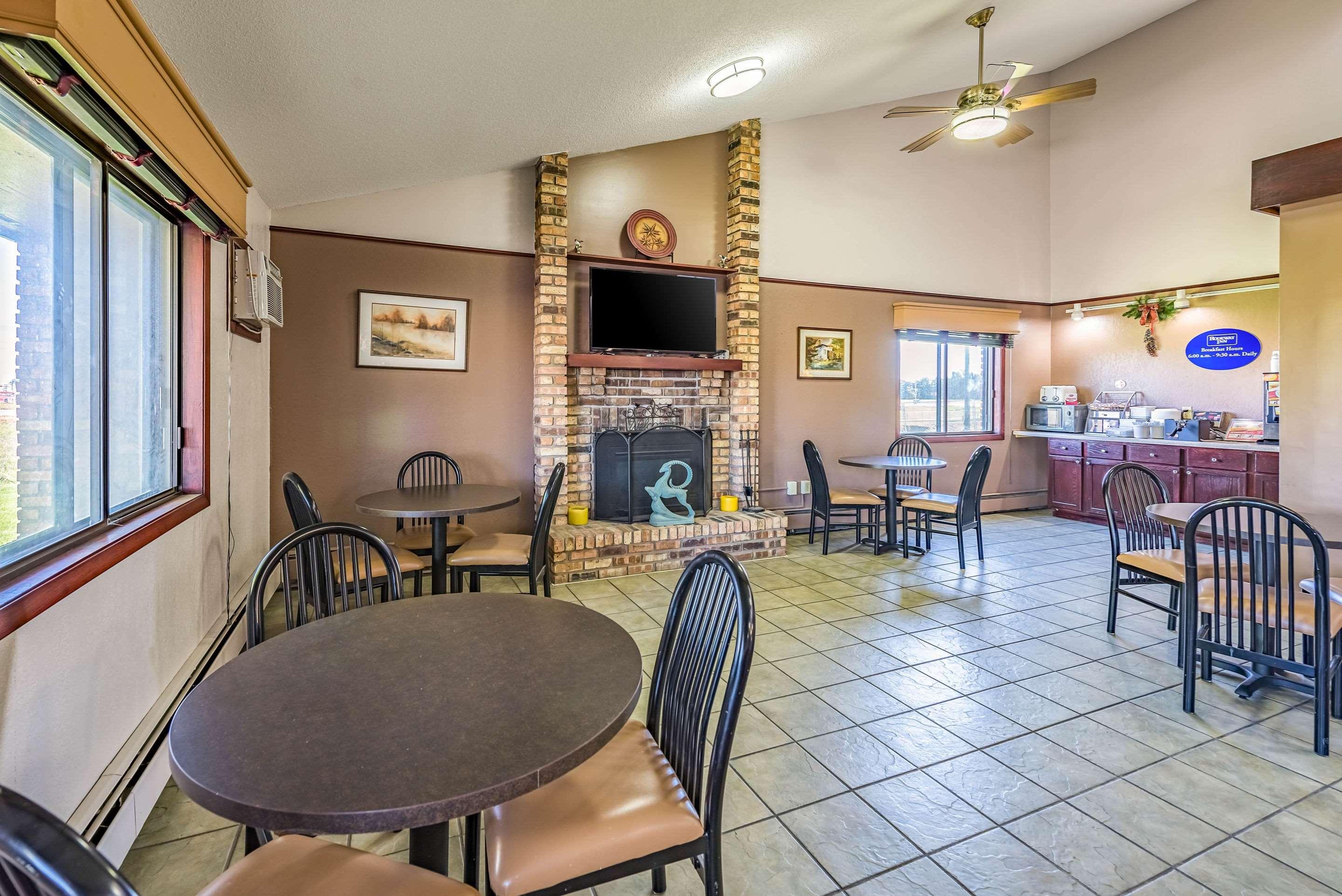 Rodeway Inn — photo 5