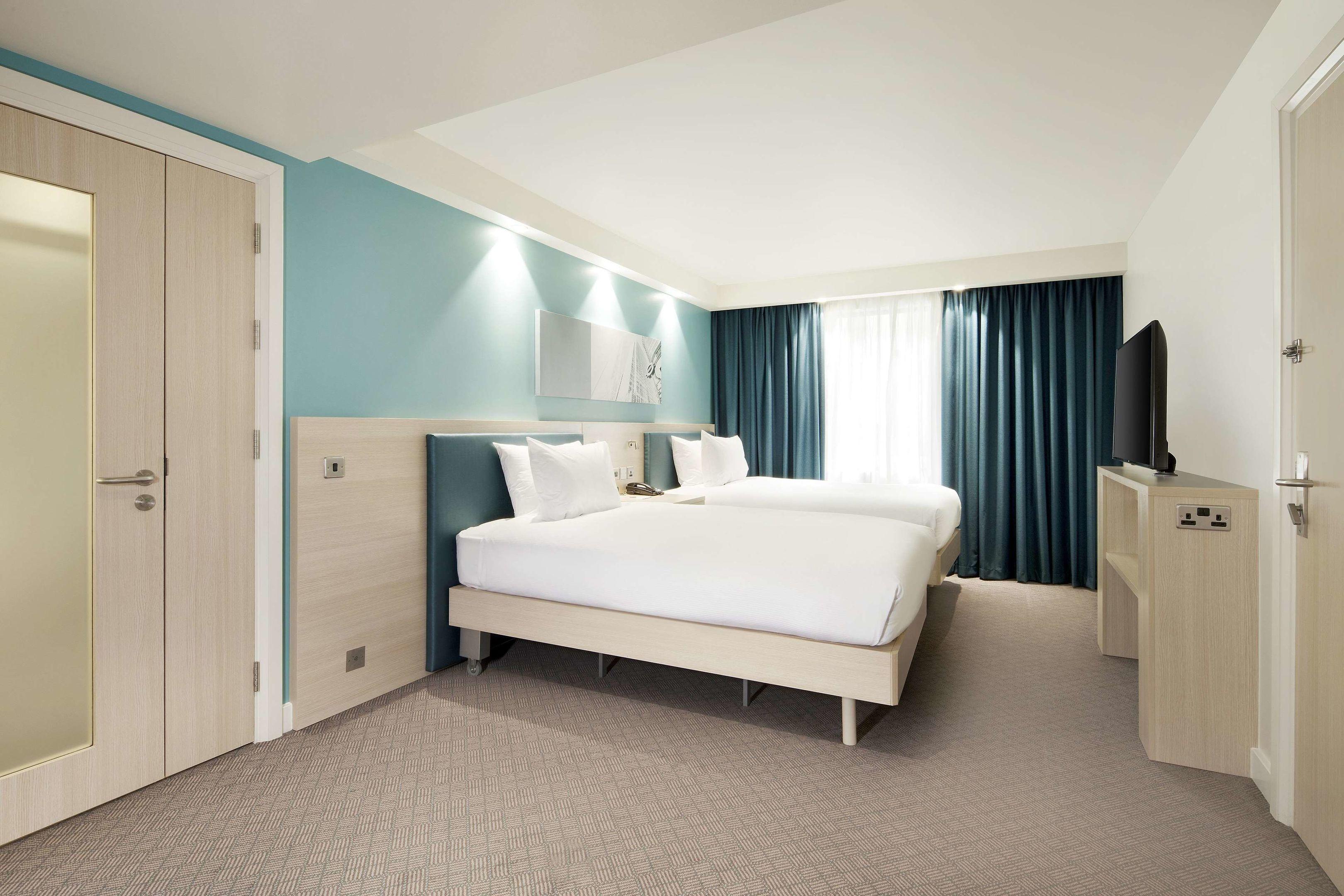 Hampton by Hilton London Docklands — photo 5