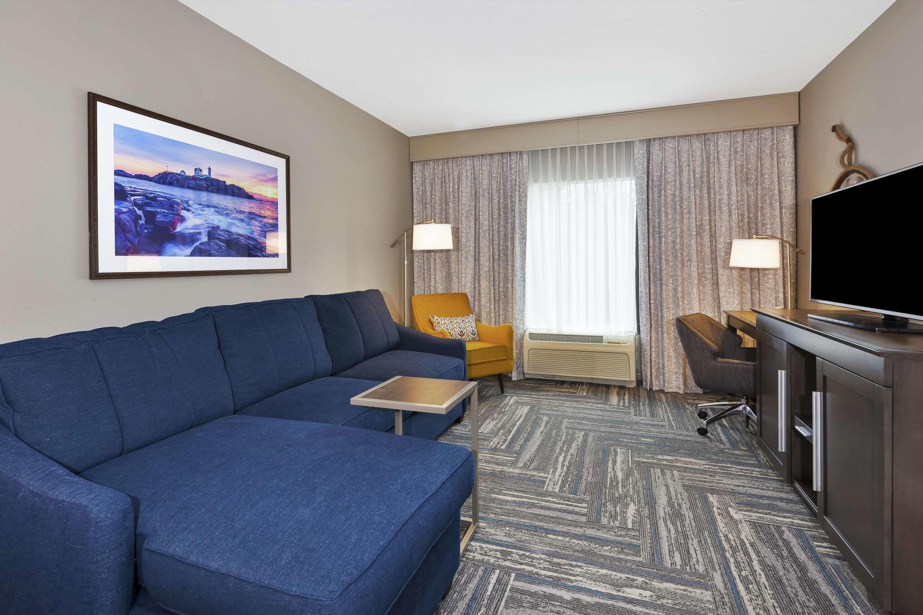 Hampton Inn & Suites — photo 4