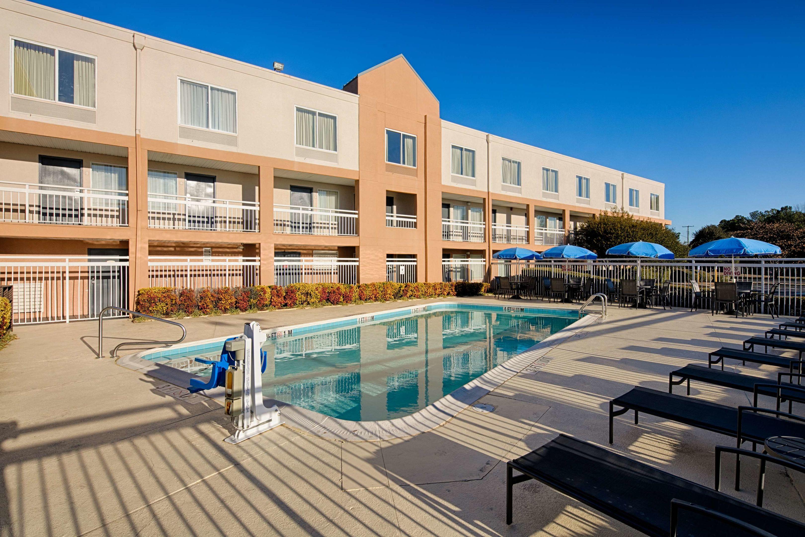 Red Lion Inn & Suites Fayetteville Cross Creek Mall — photo 5